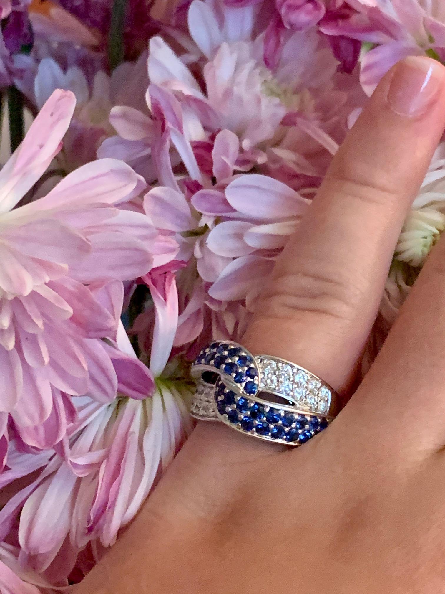Modern Sapphire and Diamond 18 Karat White Gold Fashion Ring - Size 6 1/2 For Sale 2