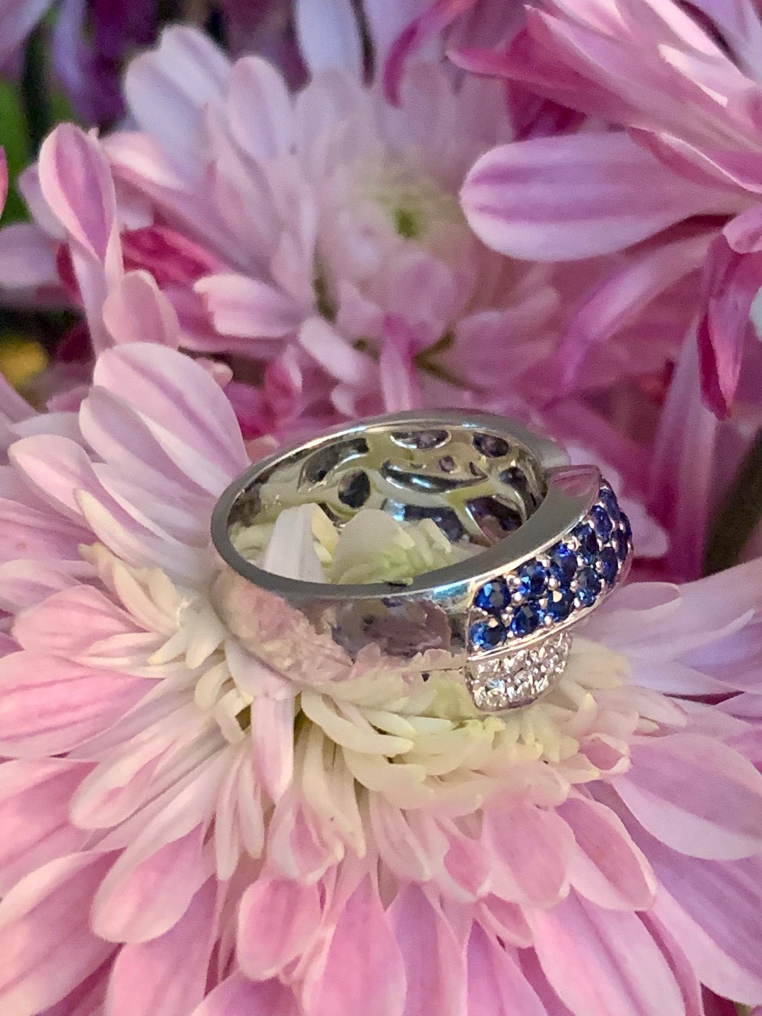 Modern Sapphire and Diamond 18 Karat White Gold Fashion Ring - Size 6 1/2 For Sale 1