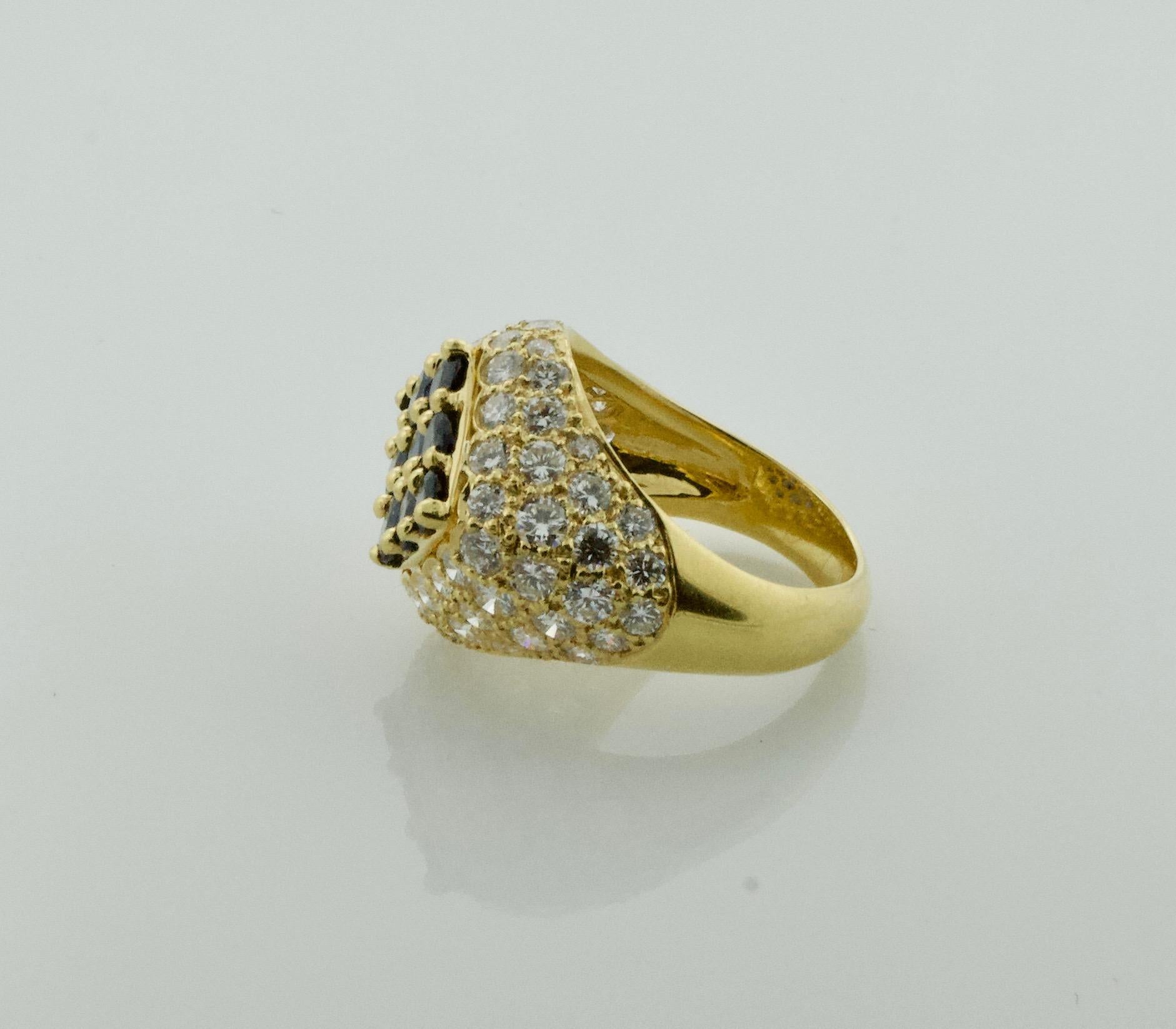 Modern Sapphire and Diamond Ring in 18 Karat In Good Condition For Sale In Wailea, HI