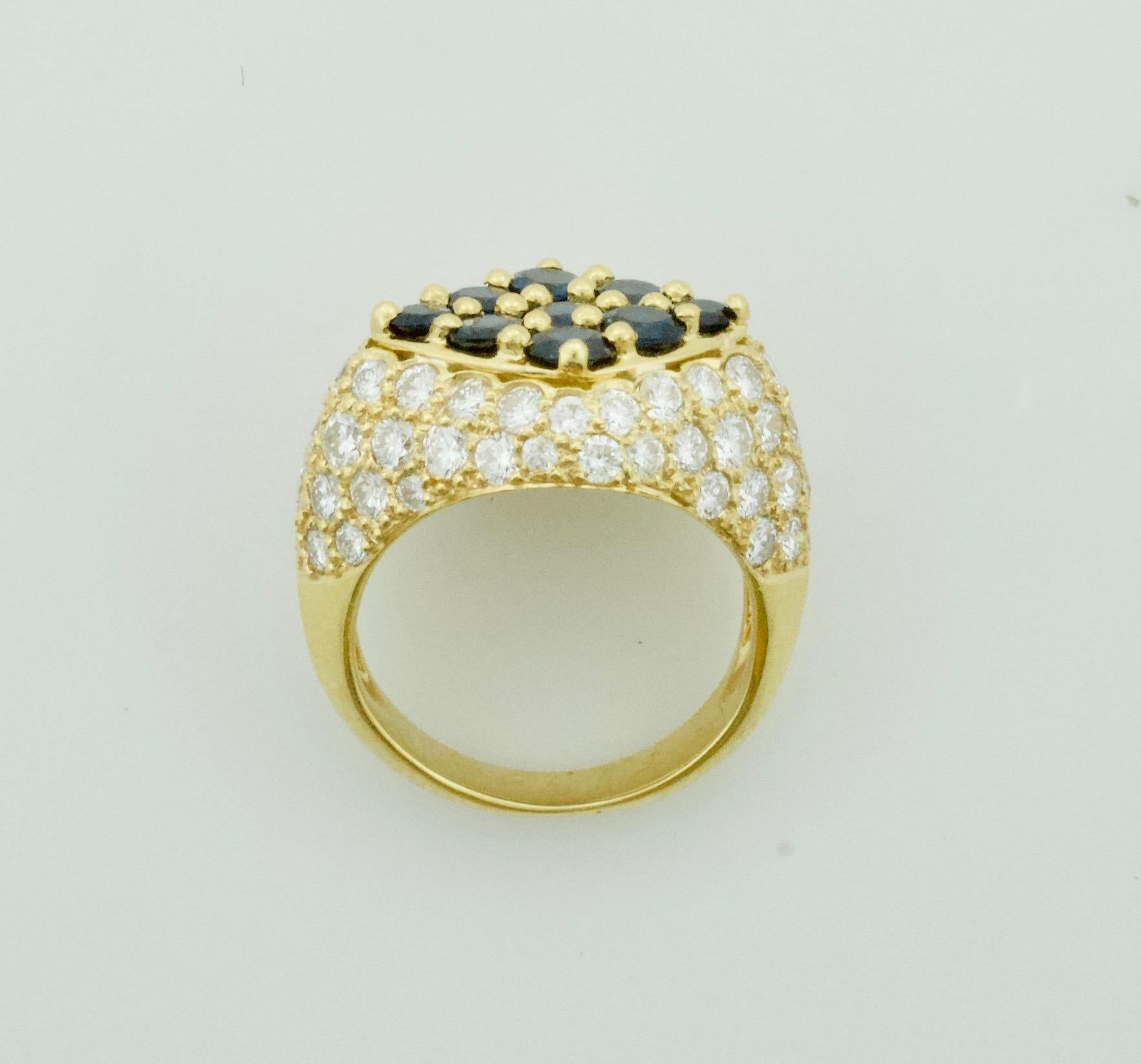 Women's or Men's Modern Sapphire and Diamond Ring in 18 Karat For Sale