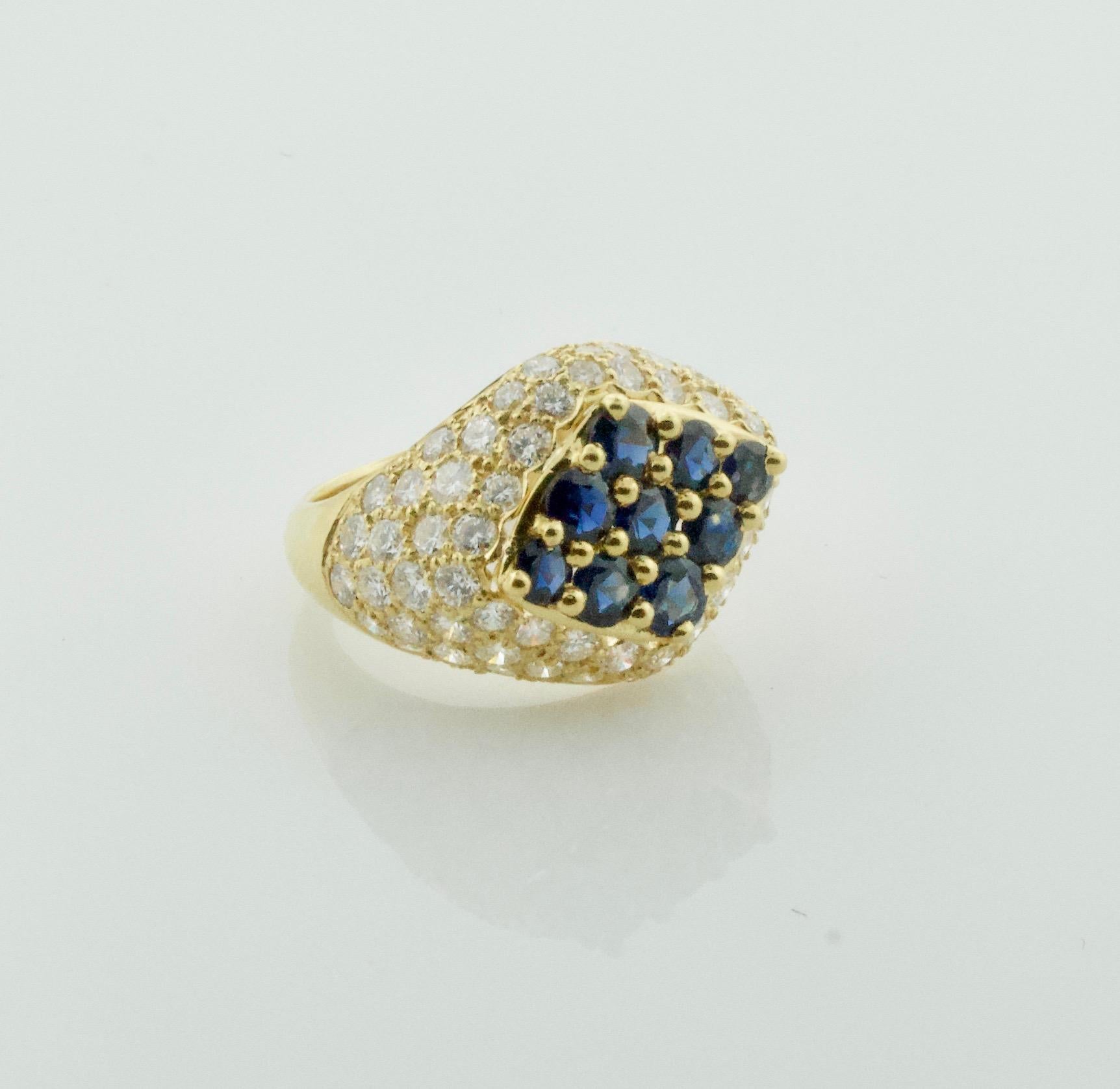 Modern Sapphire and Diamond Ring in 18 Karat For Sale 1