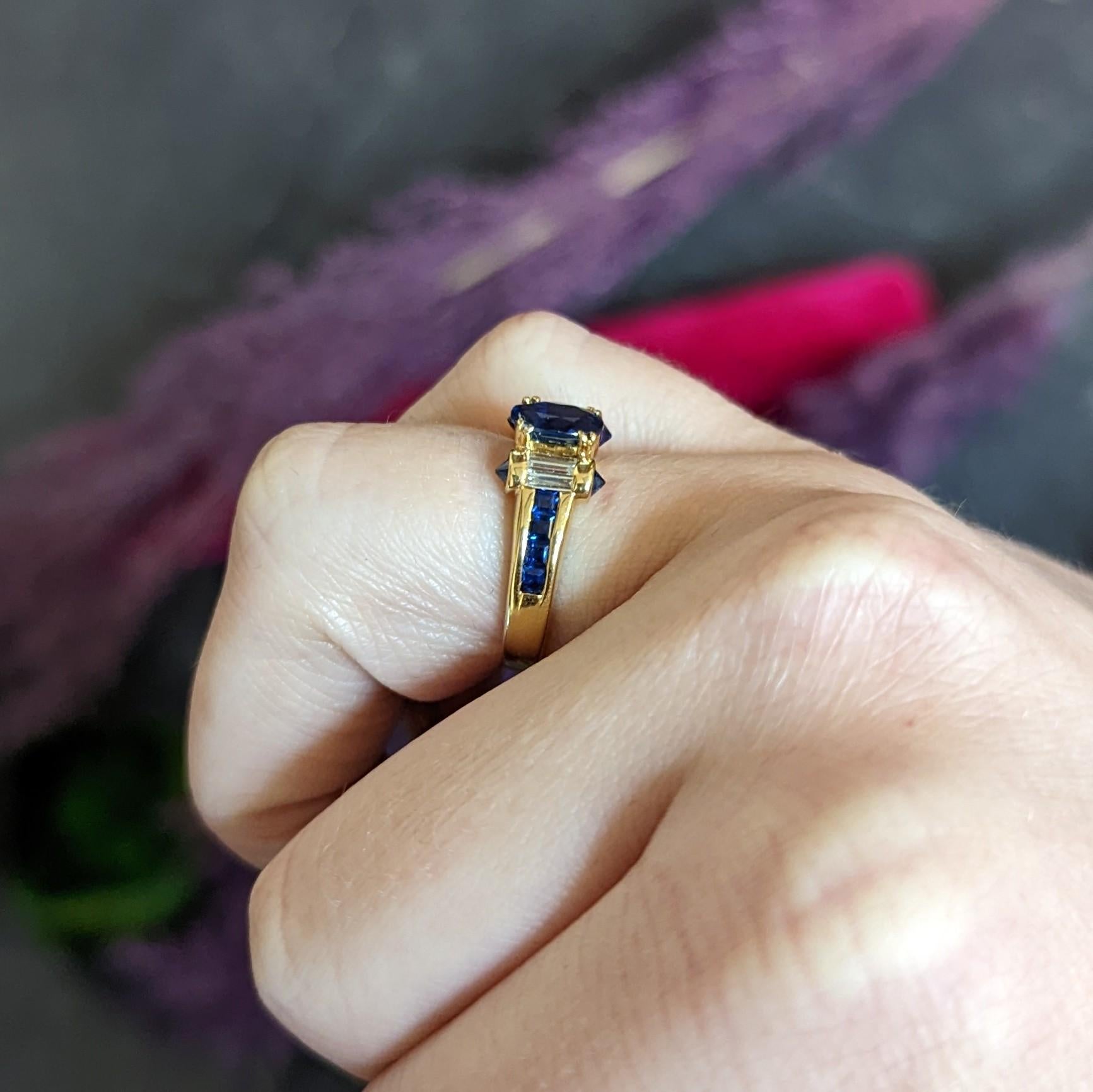 Modern Sapphire Diamond 18 Karat Gold Gemstone Ring 5