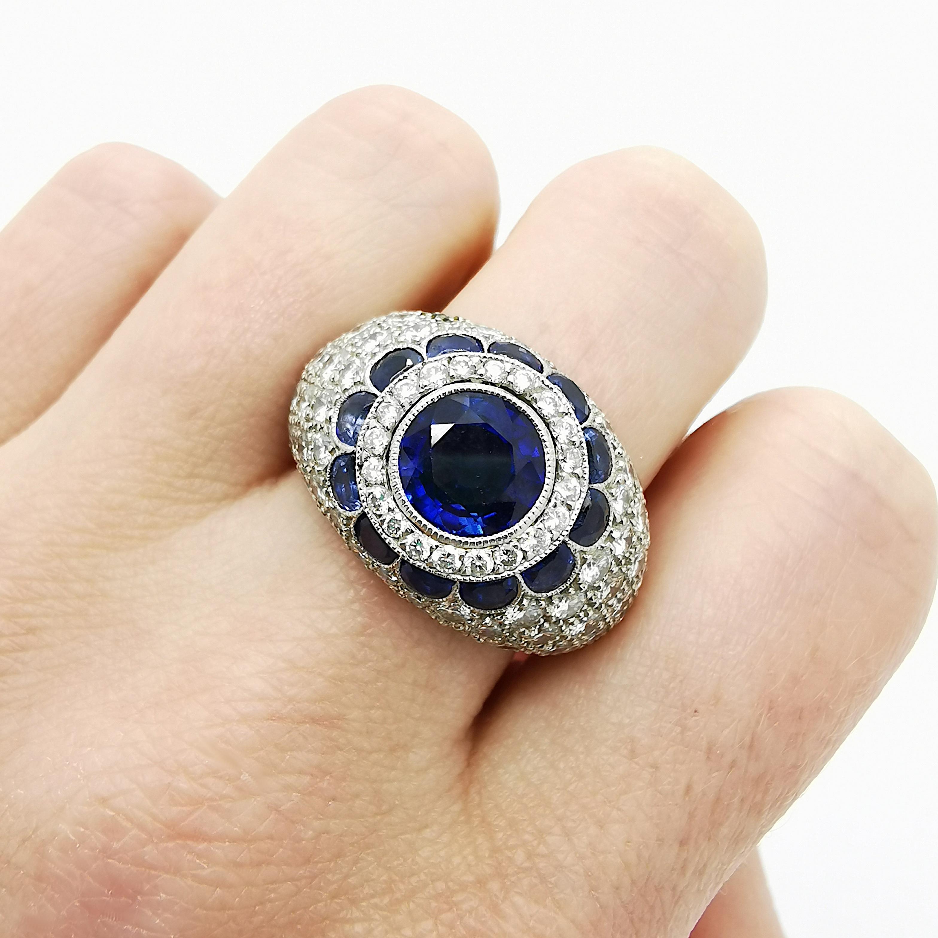 Modern Sapphire, Diamond and Platinum Bombé Ring For Sale 2