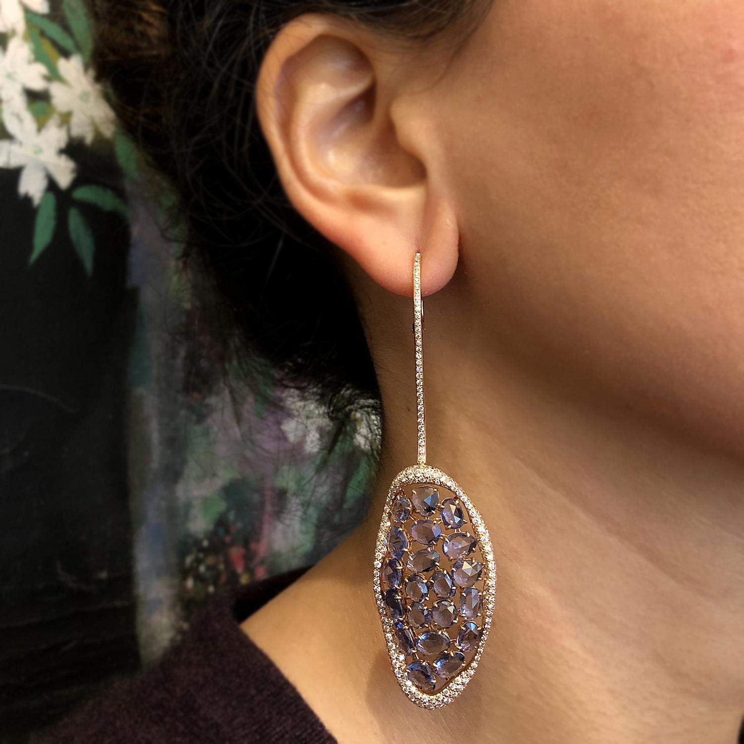 Moderne moderne Saphir-Diamant-Gold-Tropfen-Ohrringe im Zustand „Neu“ im Angebot in Beverly Hills, CA