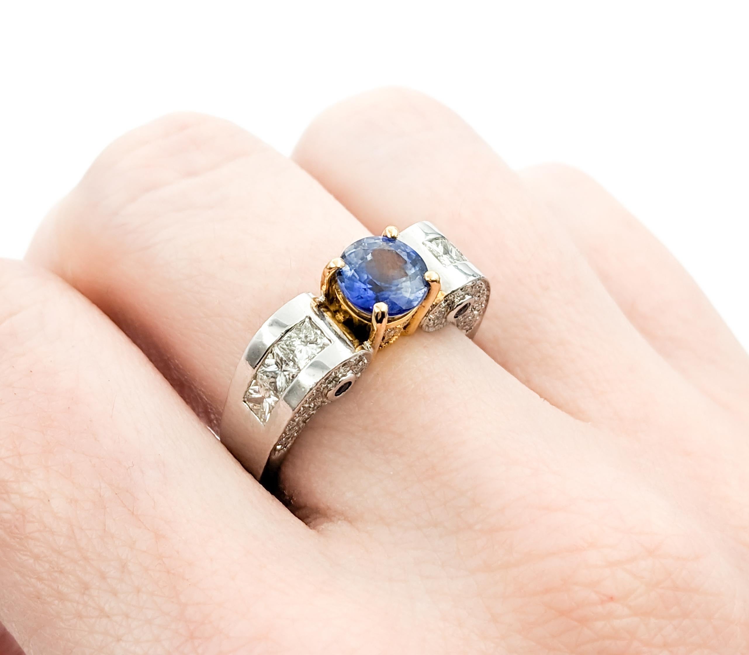 Women's Modern Sapphire & Diamond Ring - 18K Gold For Sale