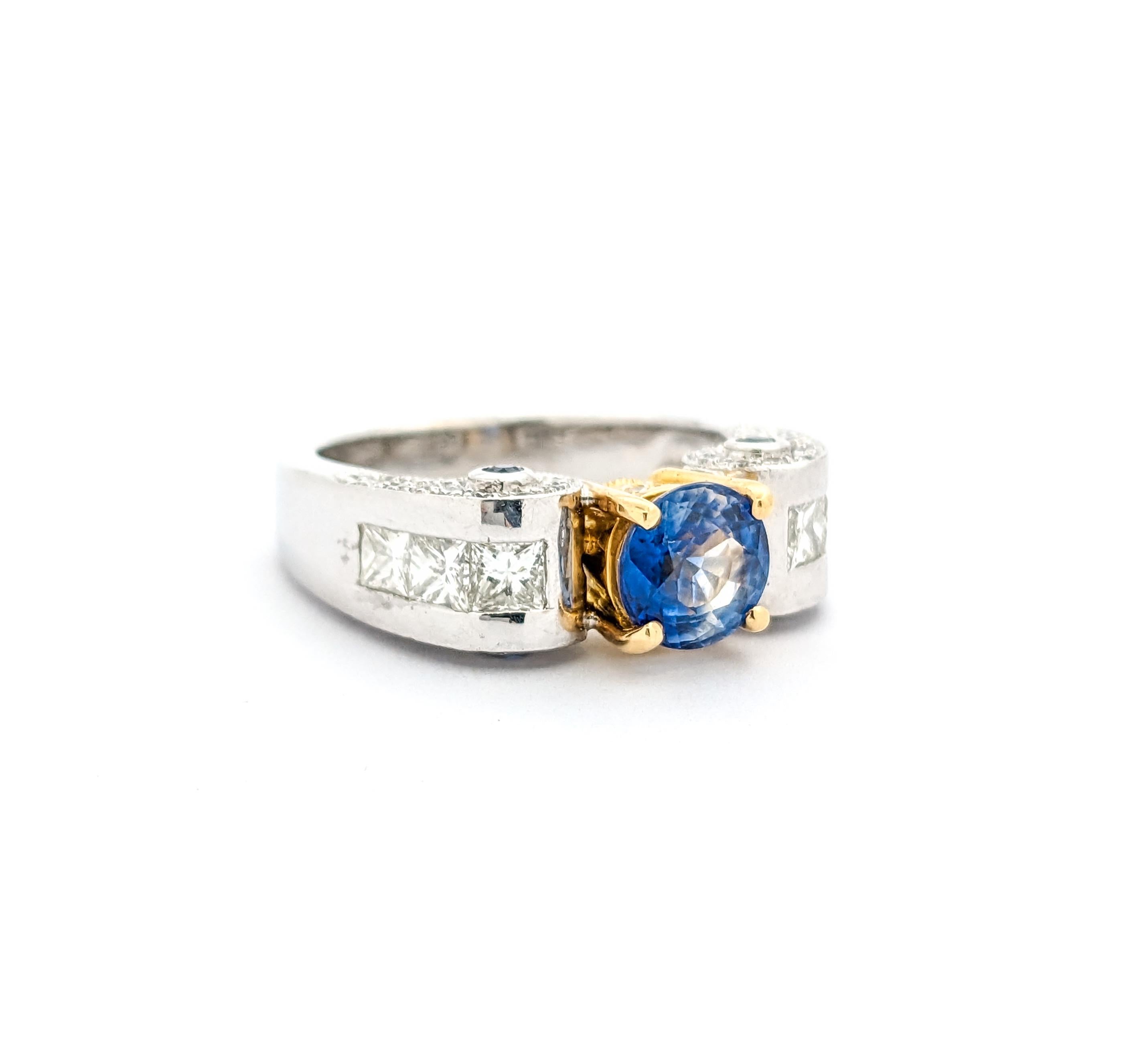 Modern Sapphire & Diamond Ring - 18K Gold For Sale 3