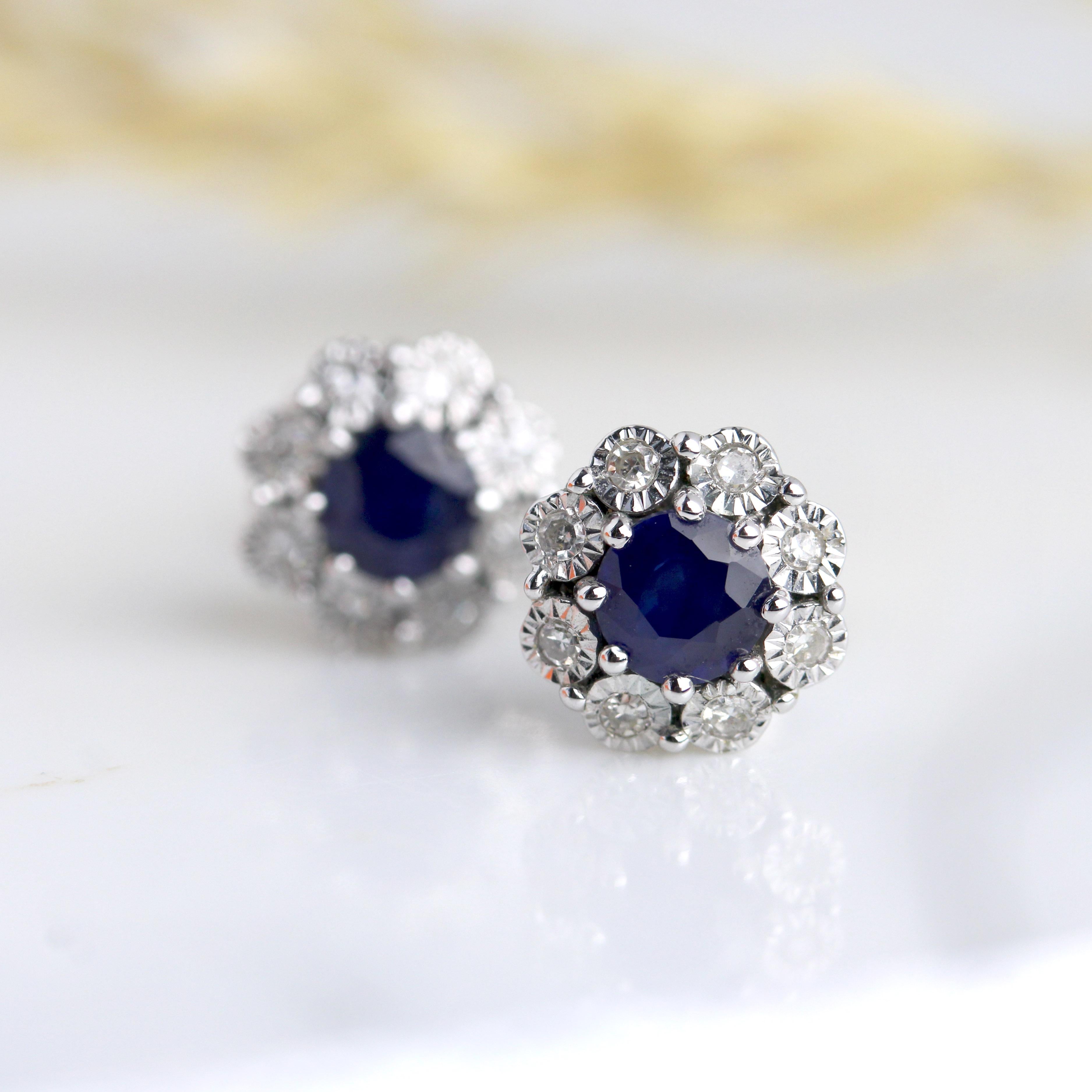 Round Cut Modern Sapphire Diamonds 18 Karat White Gold Daisy Stud Earrings