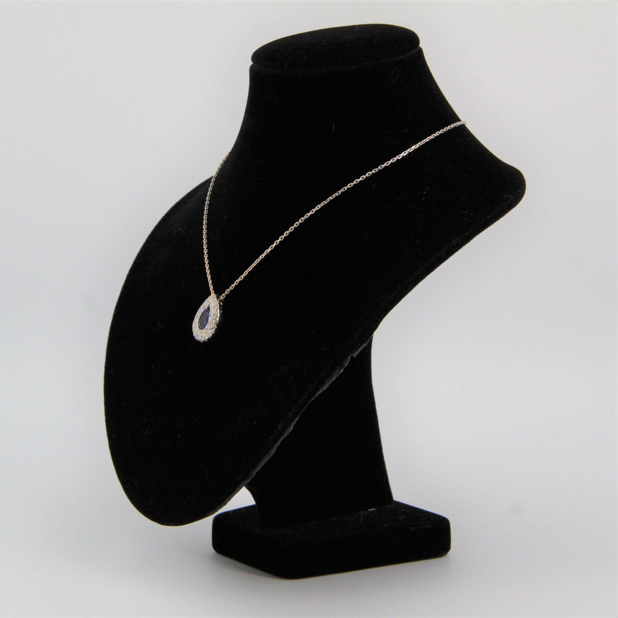 Modern Sapphire Diamonds 18 Karat White Gold Drop Pendant Necklace For Sale 10