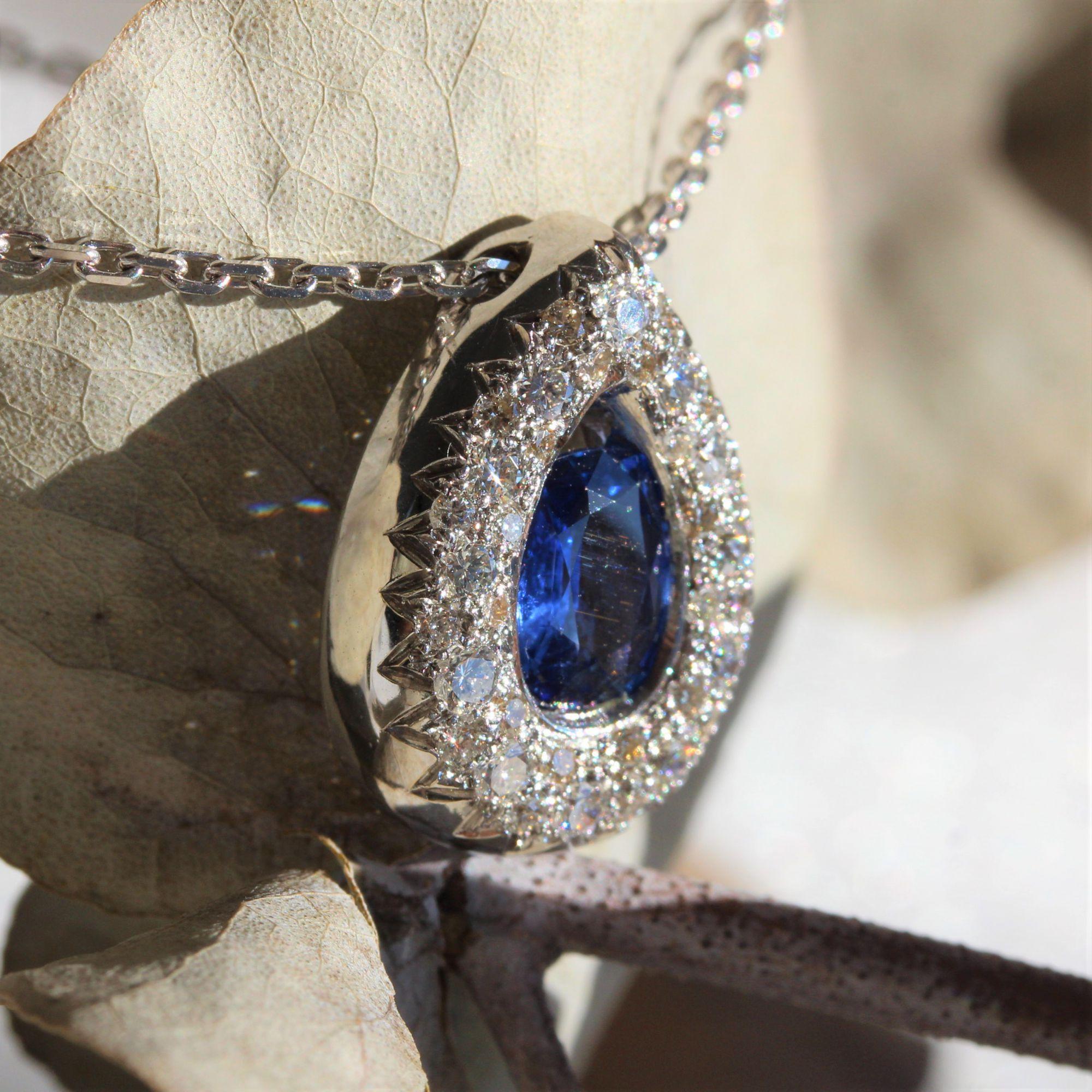 Modern Sapphire Diamonds 18 Karat White Gold Drop Pendant Necklace For Sale 14