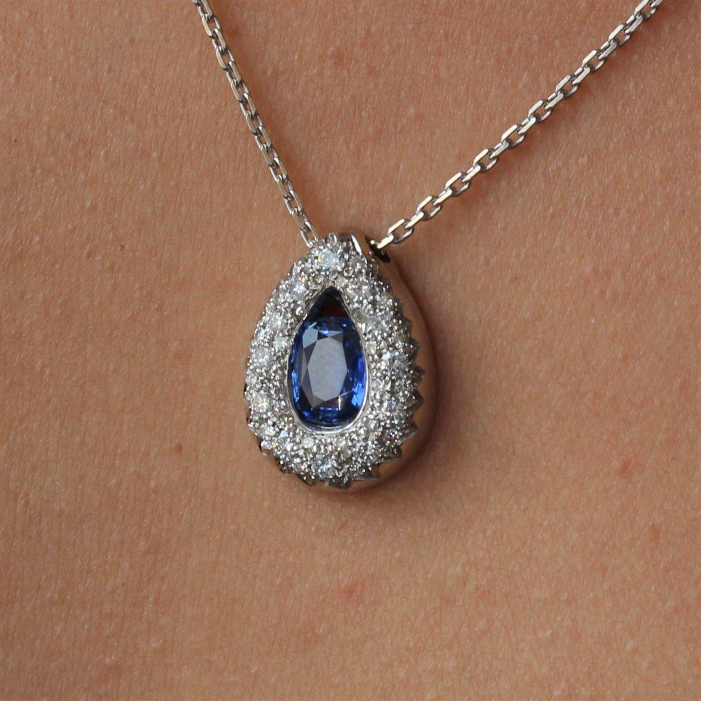 Modern Sapphire Diamonds 18 Karat White Gold Drop Pendant Necklace For Sale 2