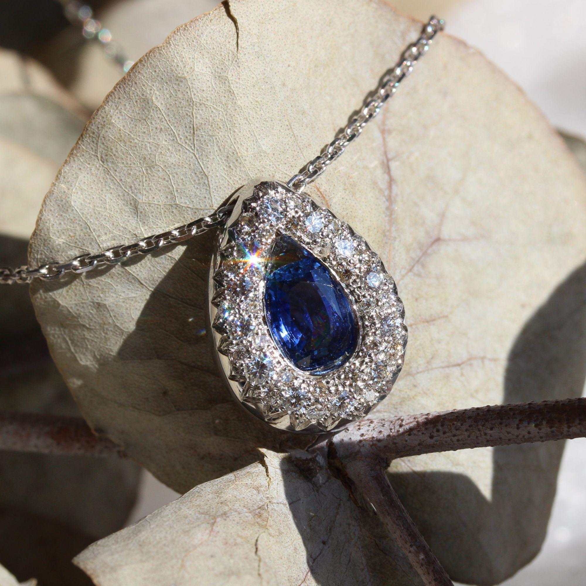 Modern Sapphire Diamonds 18 Karat White Gold Drop Pendant Necklace For Sale 3