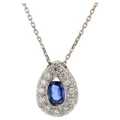 Collier pendentif moderne en or blanc 18 carats avec saphirs et diamants