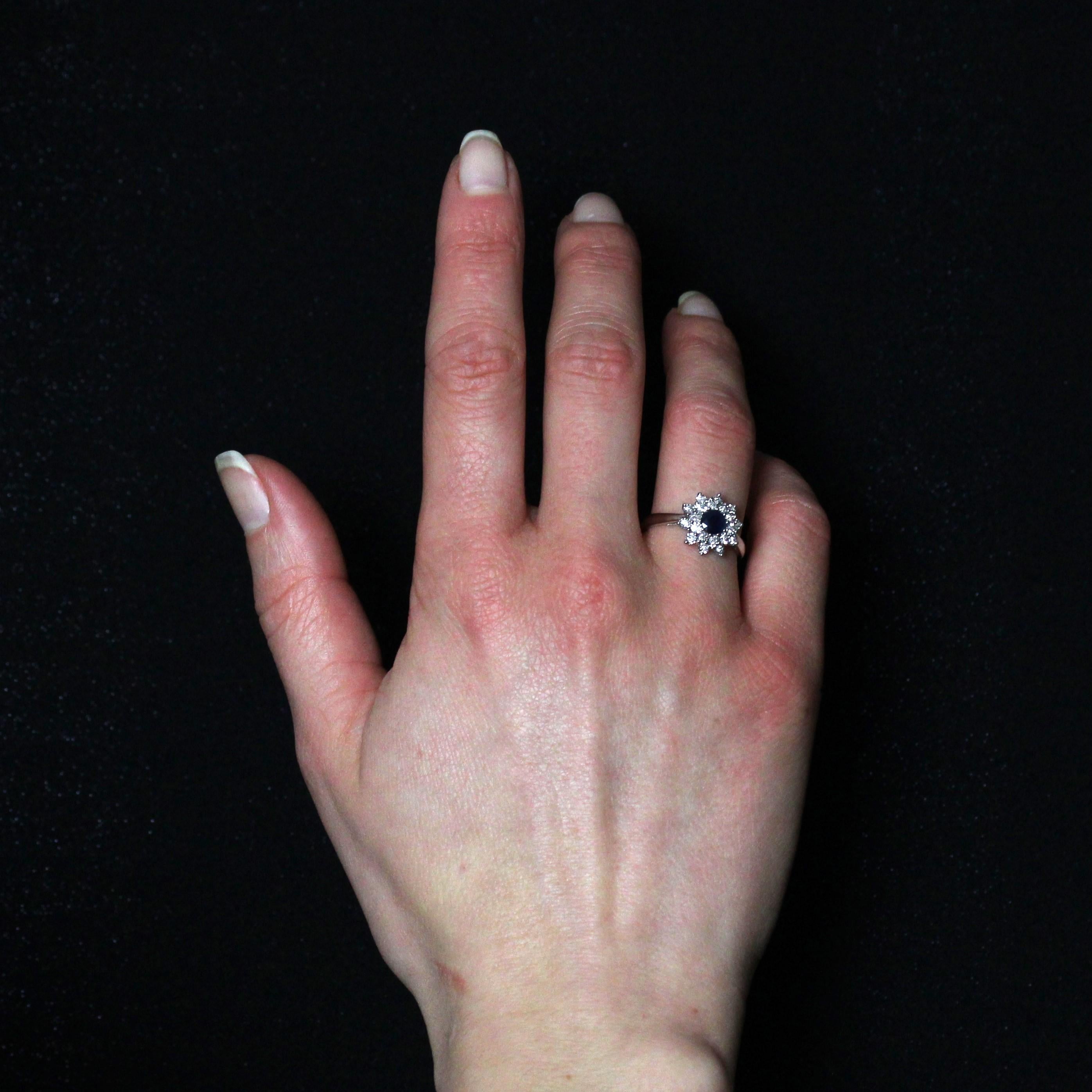 Modern Sapphire Diamonds 18 Karat White Gold Flower Cluster Ring In Excellent Condition For Sale In Poitiers, FR