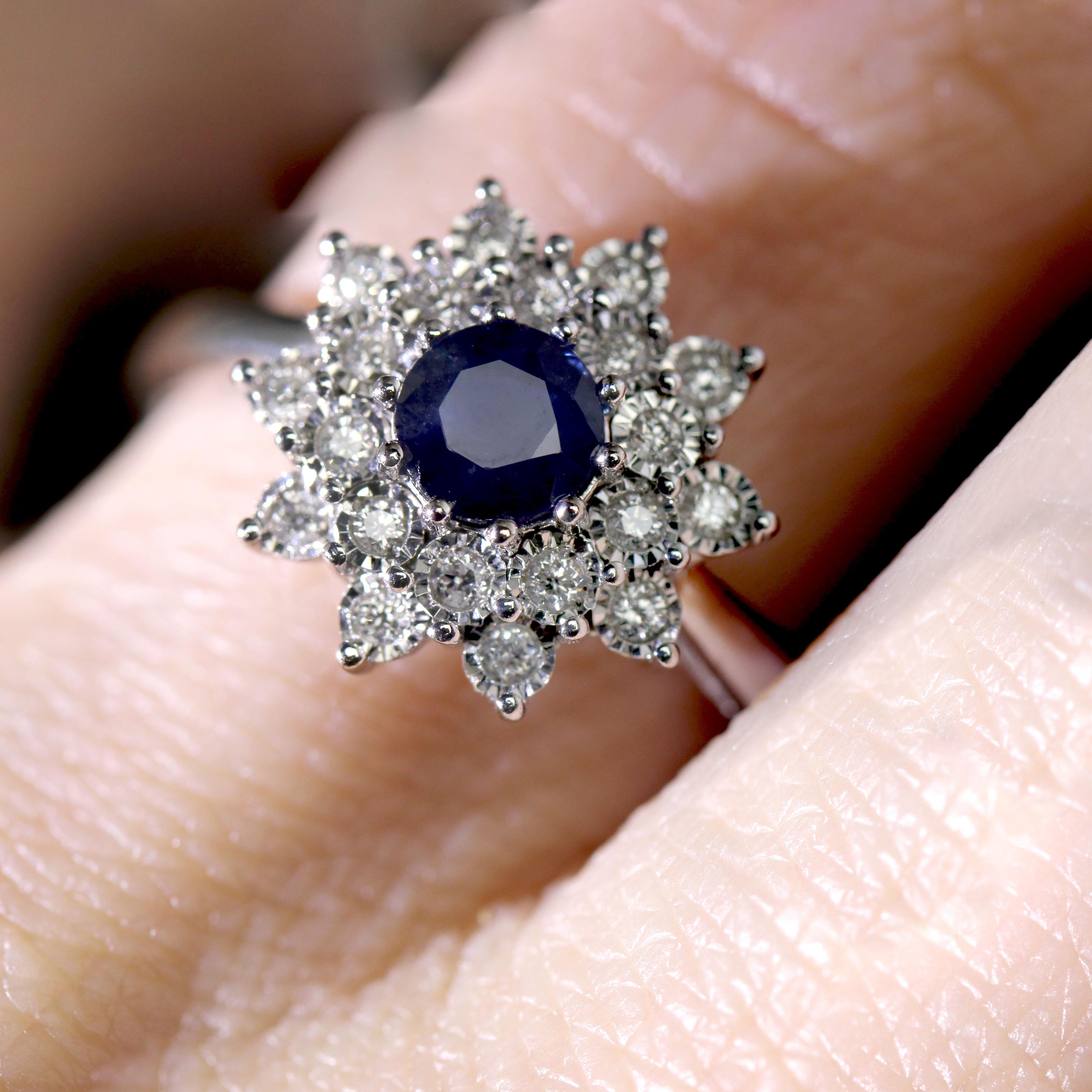 Modern Sapphire Diamonds 18 Karat White Gold Flower Cluster Ring For Sale 1