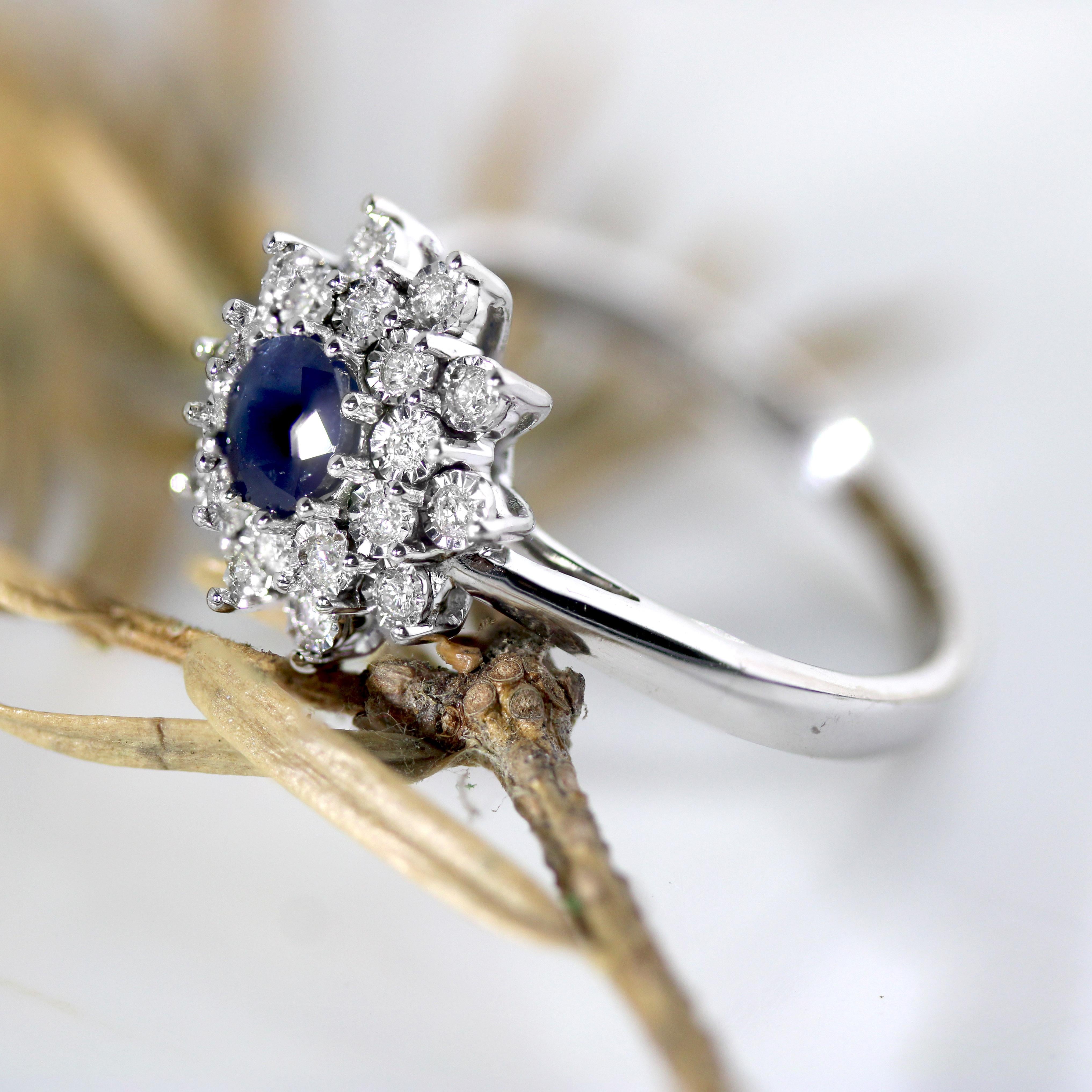 Modern Sapphire Diamonds 18 Karat White Gold Flower Cluster Ring For Sale 3