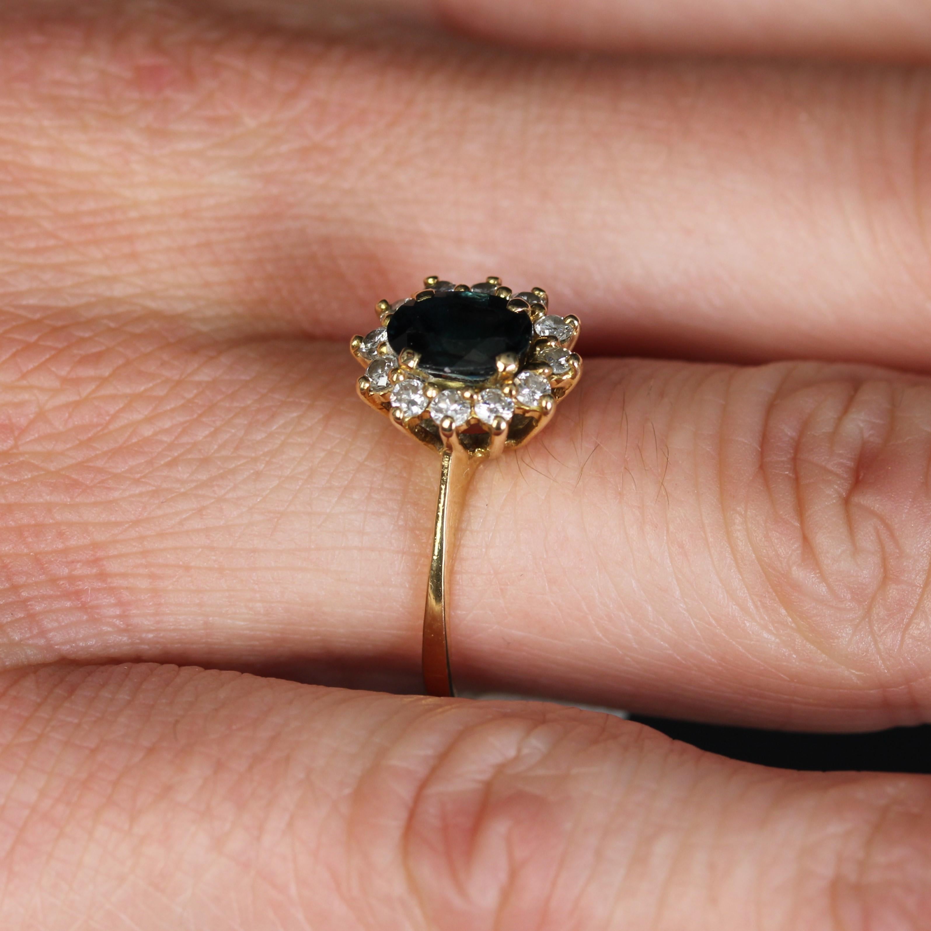 Moderner Gänseblümchenring mit Saphiren und Diamanten aus 18 Karat Gelbgold 5