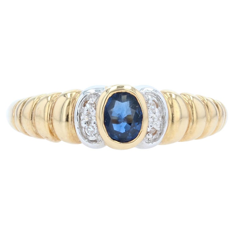 Modern Sapphire Diamonds 18 Karat Yellow Gold Gadronned Ring For Sale