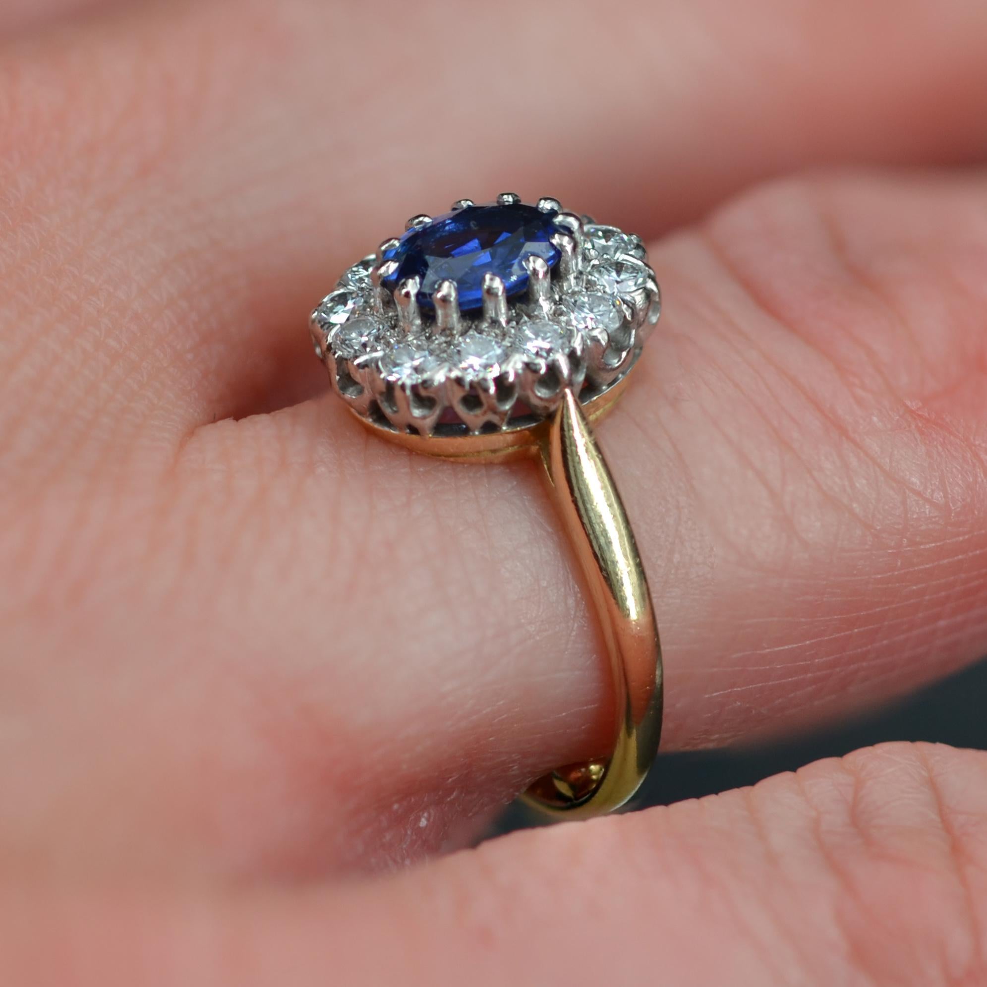 Modern Sapphire Diamonds 18 Karat Yellow Gold Pompadour Ring For Sale 2