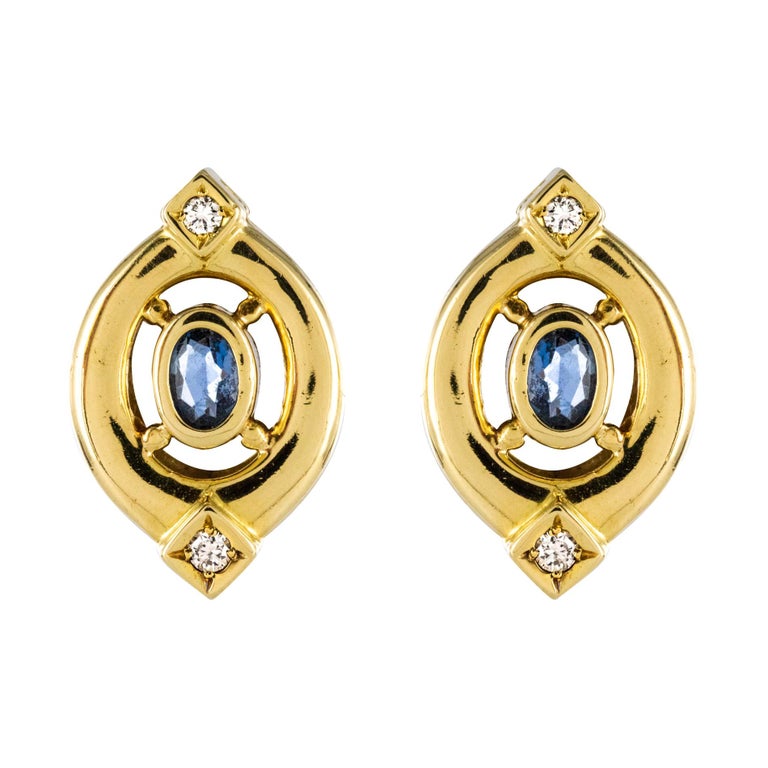 Modern Sapphire Diamonds 18 Karat Yellow Gold Stud Earrings For Sale at 1stdibs