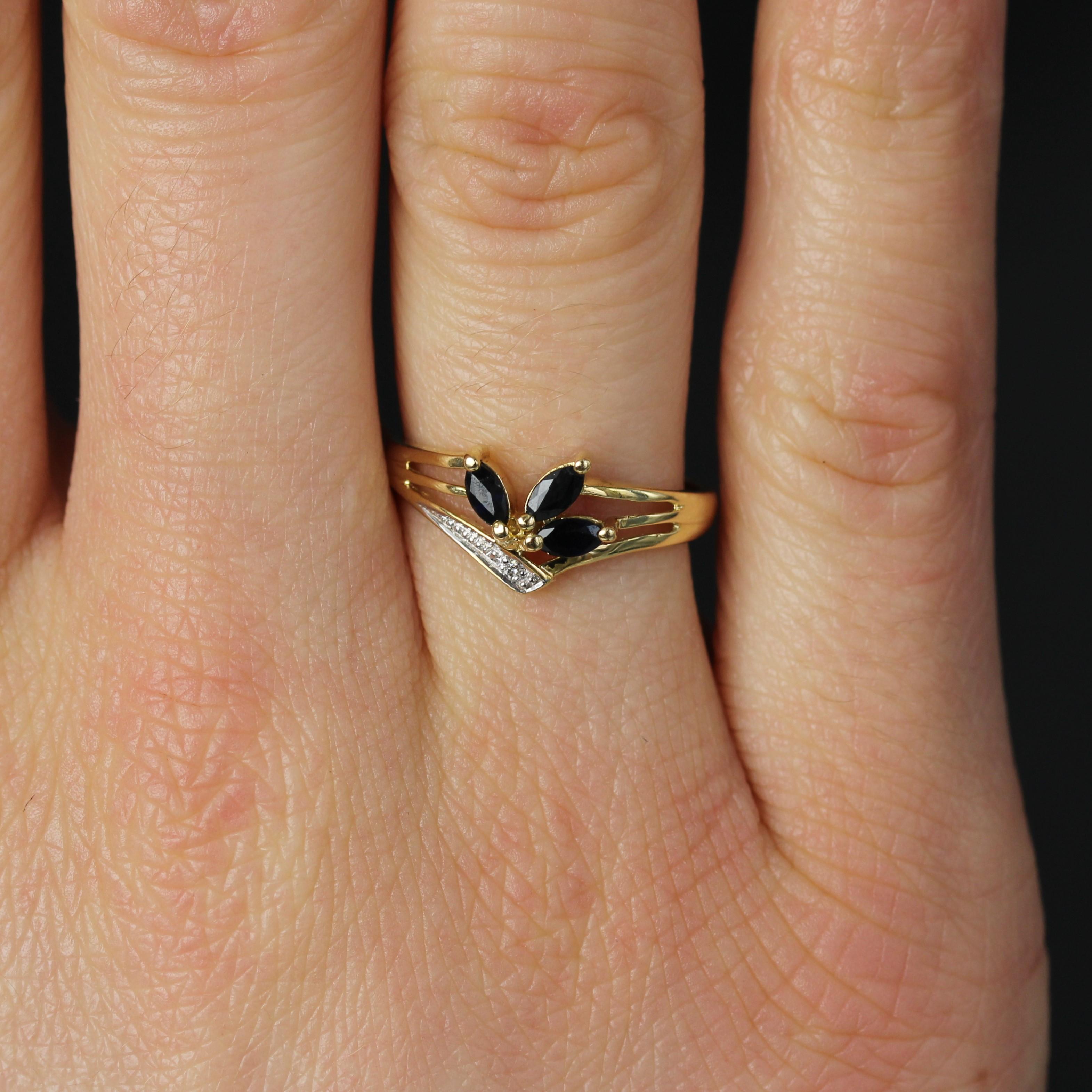 Modern Sapphires Diamond 18 Karat Yellow Gold Ring 1