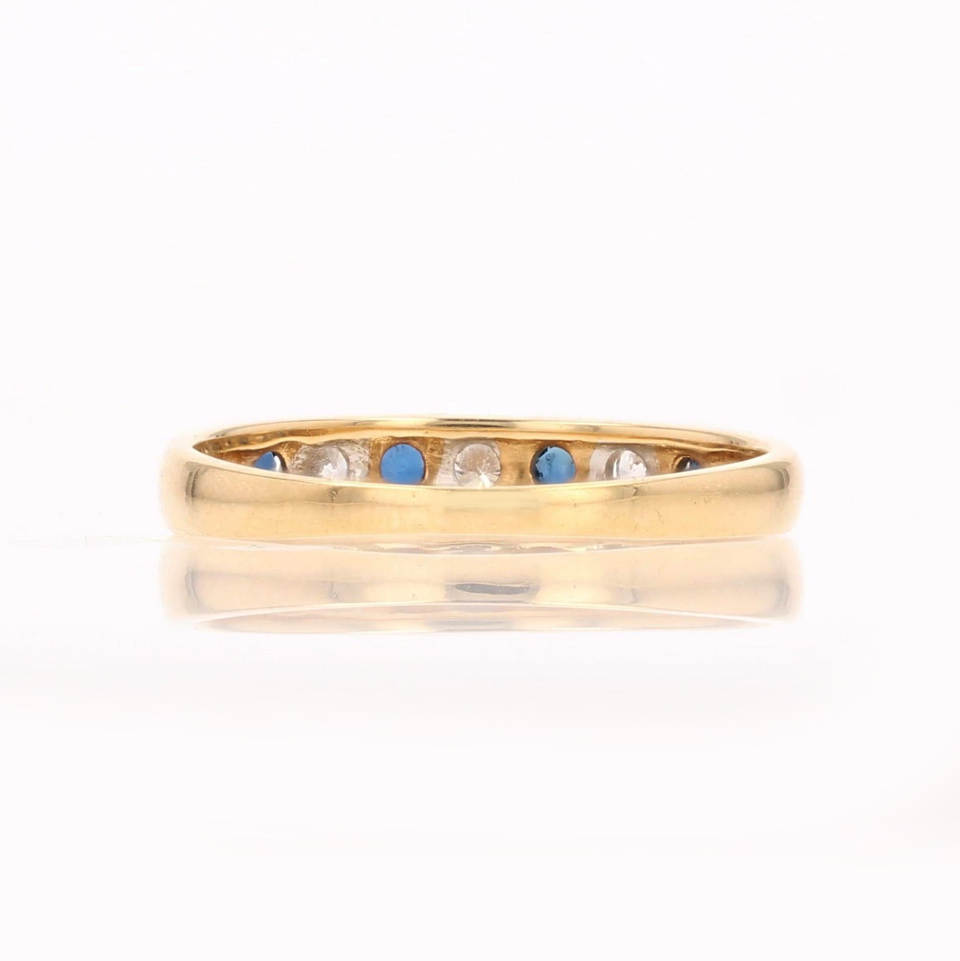 Anneau de mariage moderne en or jaune 18 carats avec saphirs et diamants en vente 1