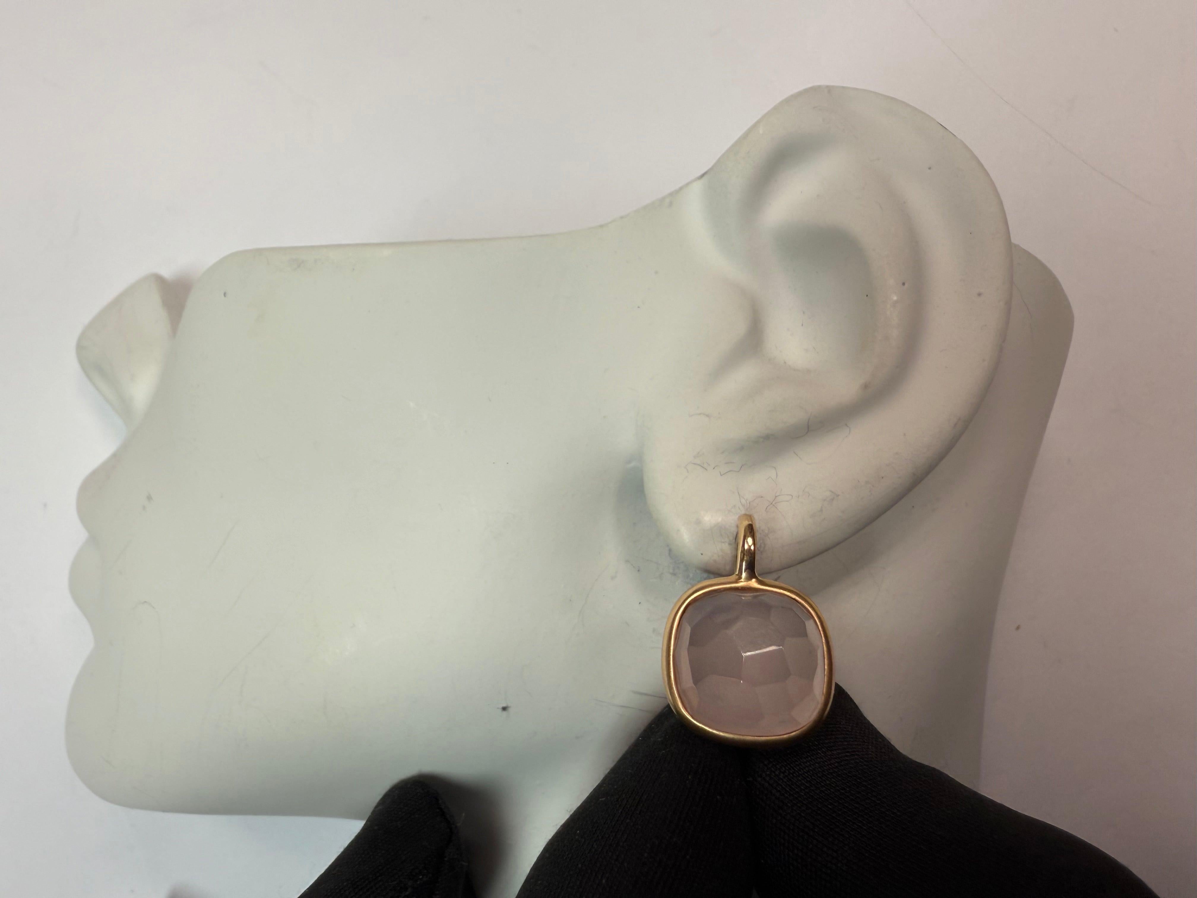 Elegant Italian earrings crafted in 18K gold with a refined satin finish. Each earring features a pastel rose quartz and measures approximately 15 mm in both length and width. Stamped 750 (Made in Italy), the pair weighs a total of 10 grams.
Three