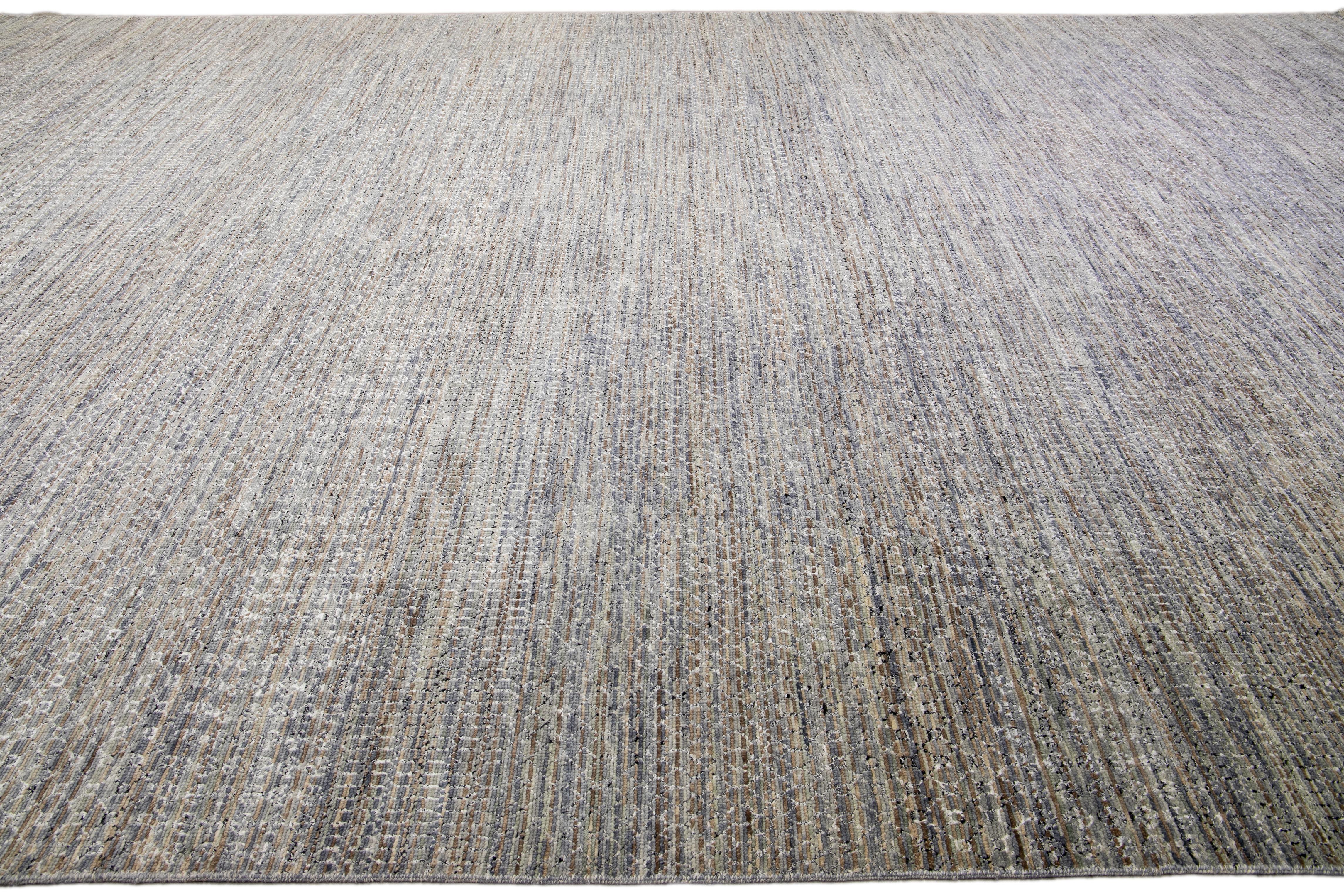 Modern Savannah Handmade Geometric Gray and Beige Oversize Wool Rug In New Condition For Sale In Norwalk, CT