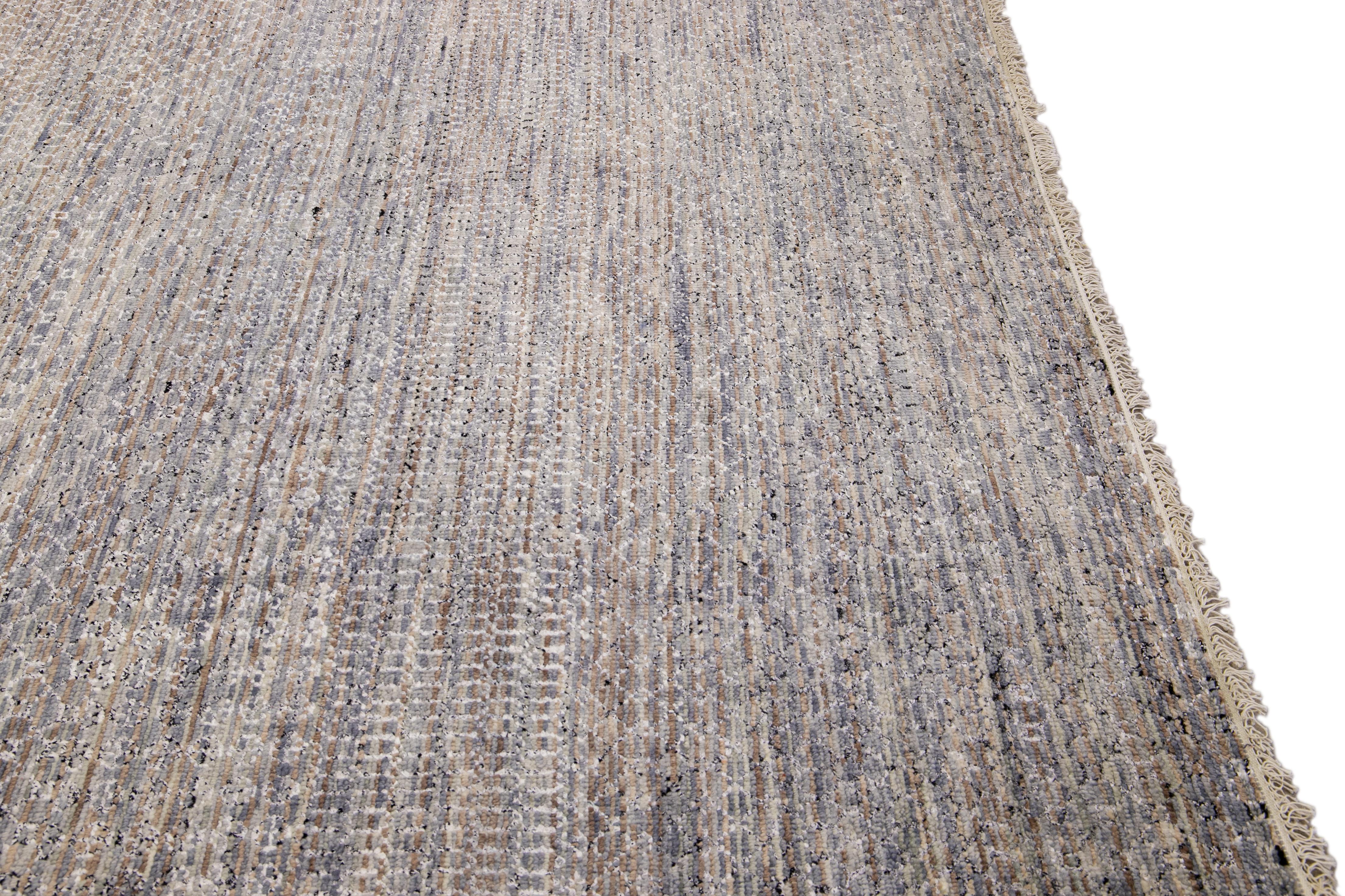 Modern Savannah Handmade Geometric Gray and Beige Oversize Wool Rug For Sale 3