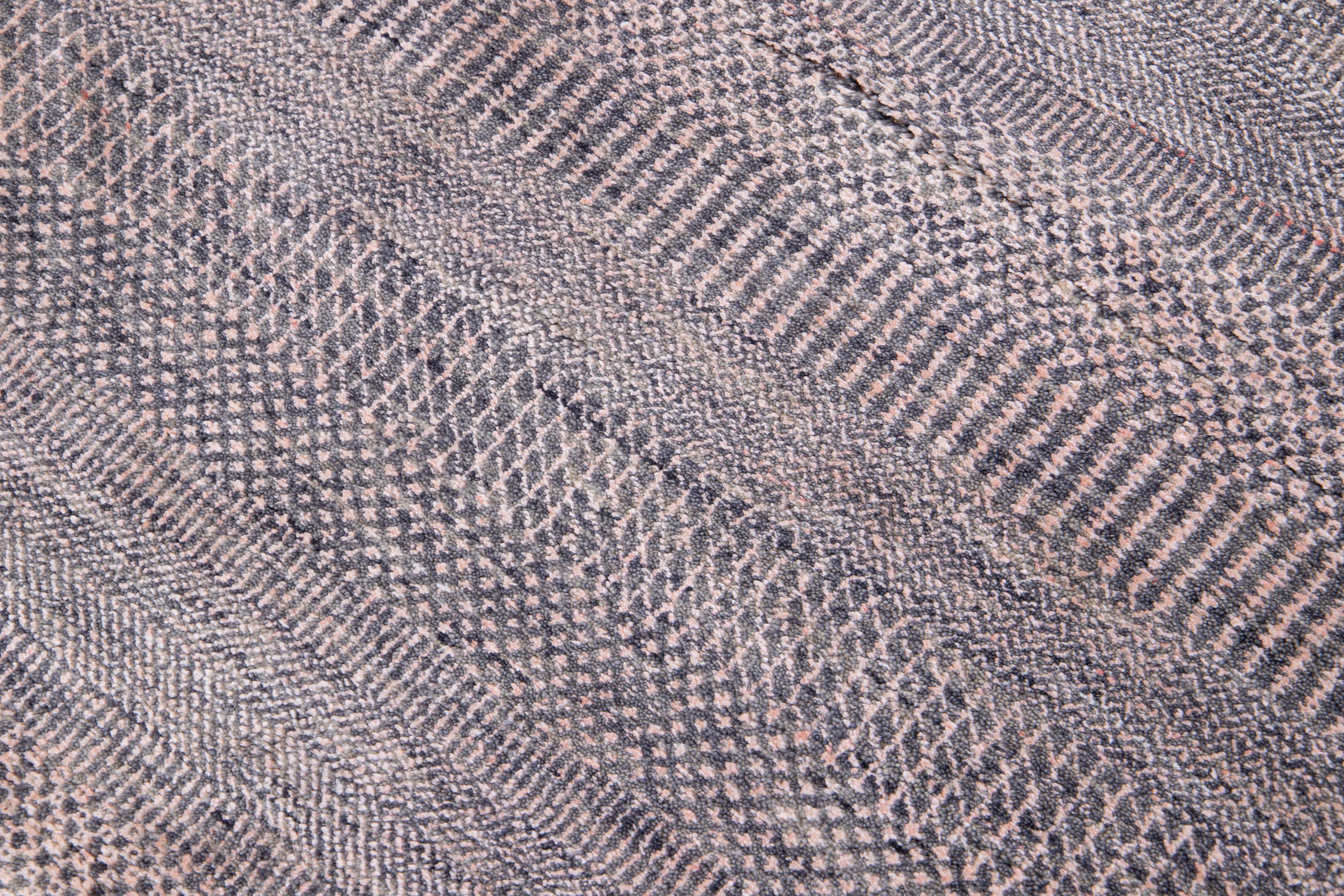 Modern Savannah Handmade Geometric Pattern Gray Wool Rug For Sale 5