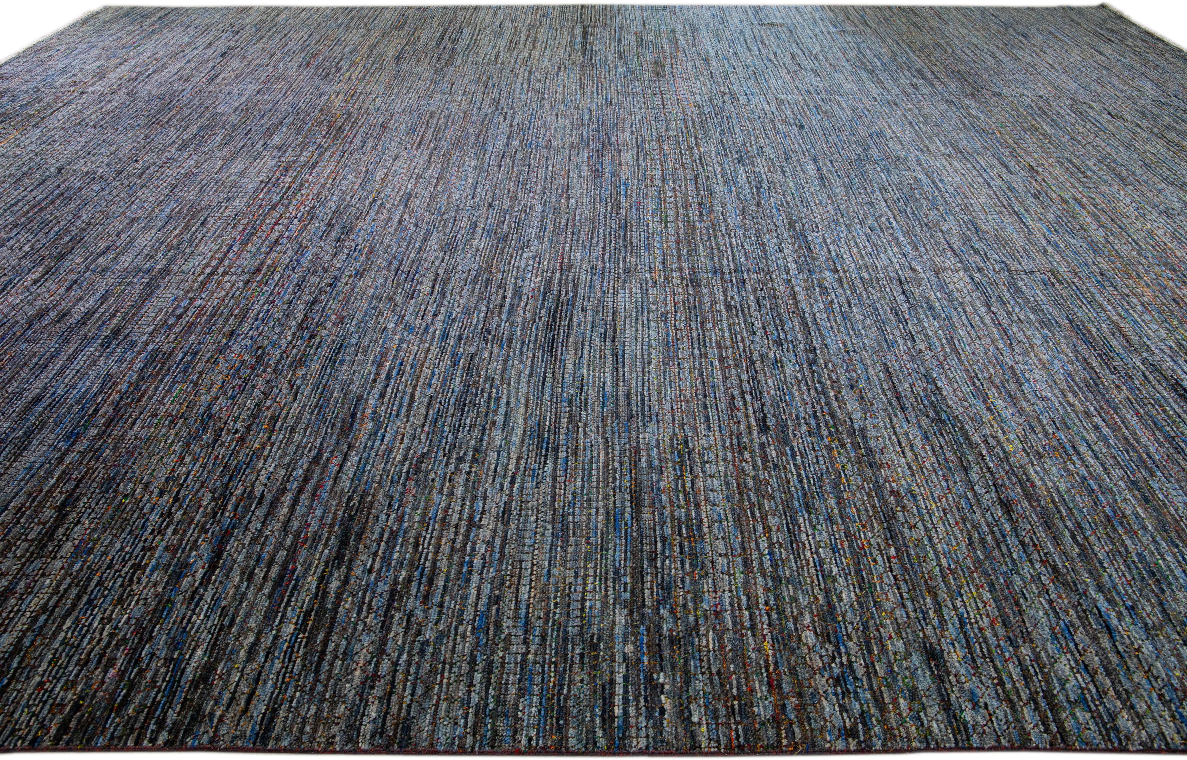 Annodato a mano Tappeto moderno Savannah in lana oversize multicolore realizzato a mano in vendita