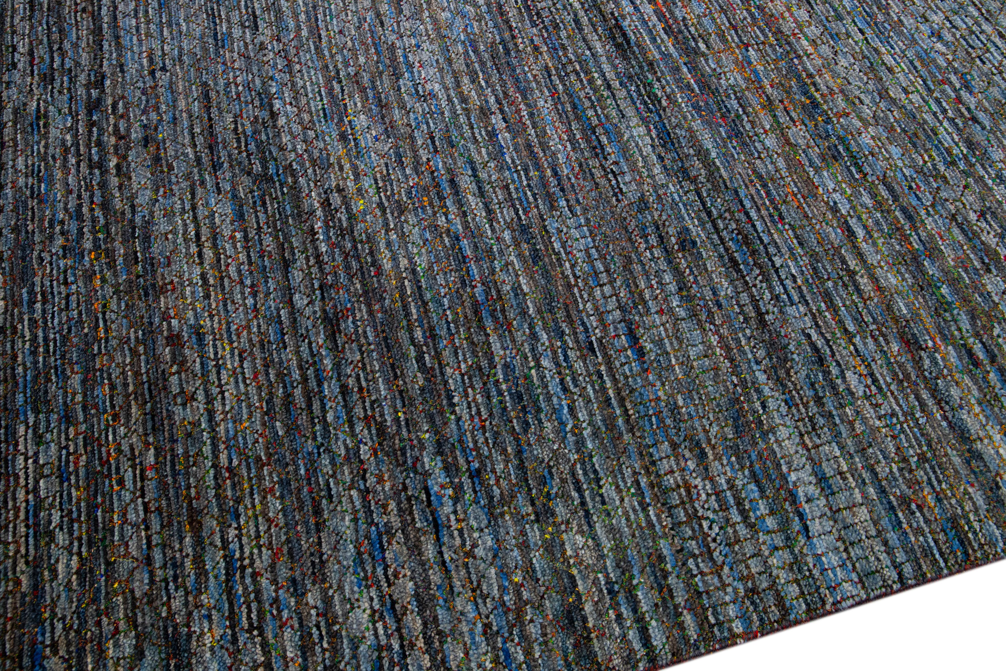 XXI secolo e contemporaneo Tappeto moderno Savannah in lana oversize multicolore realizzato a mano in vendita