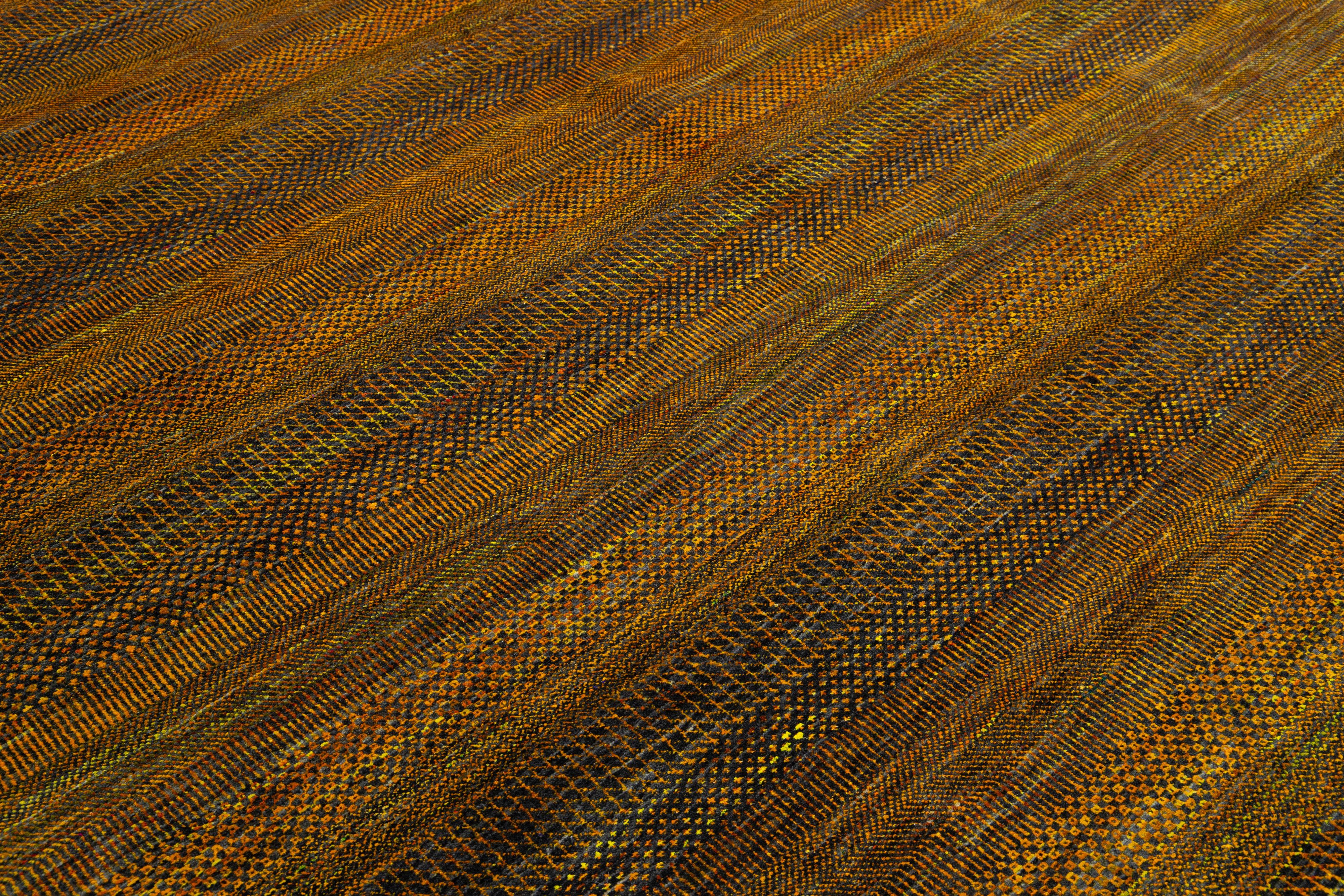 Moderner handgefertigter Savannah-Wollteppich mit geometrischem Muster in Goldenrod im Angebot 2