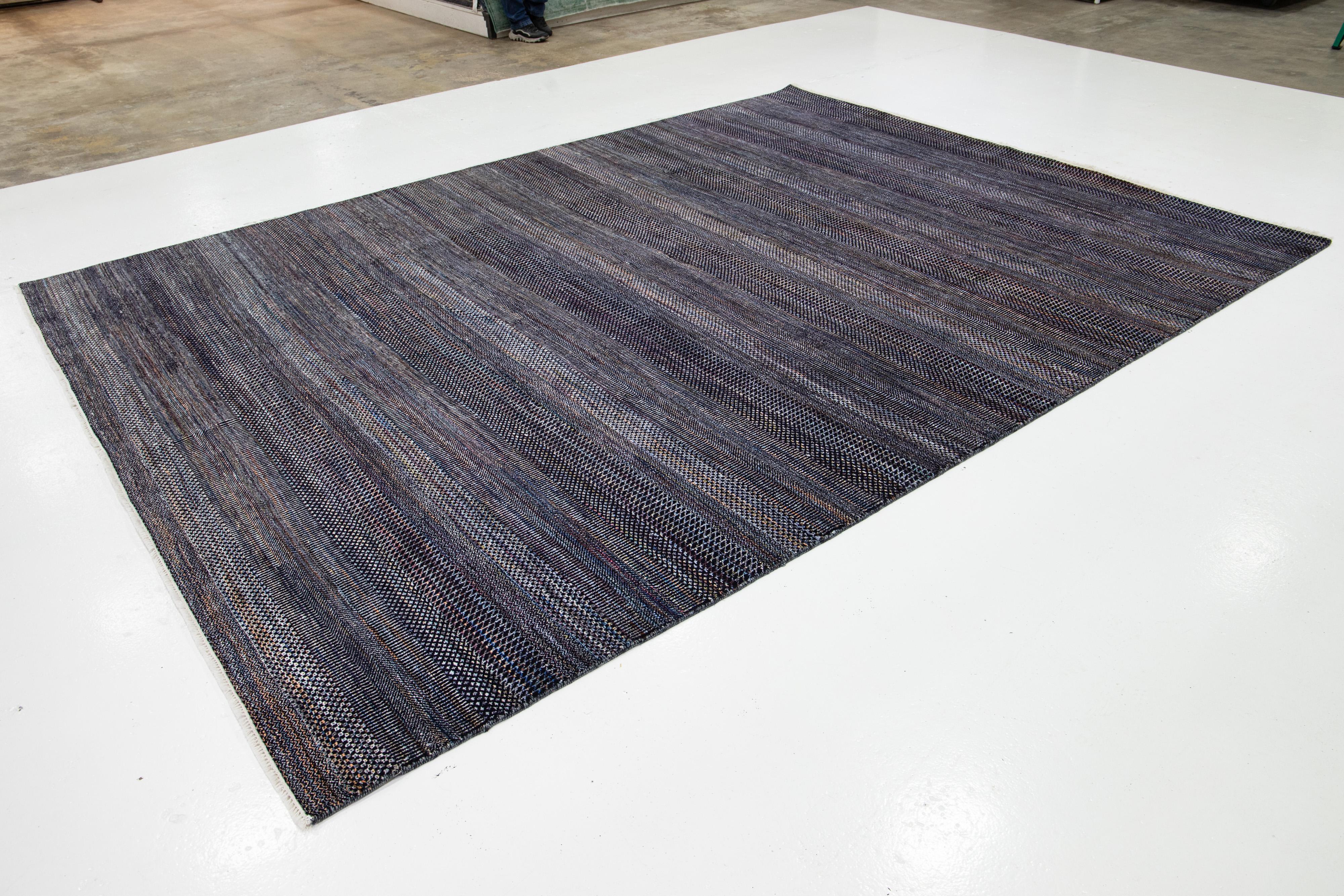 Indiano Tappeto in lana grigio fatto a mano in stile Savannah moderno con motivi geometrici in vendita