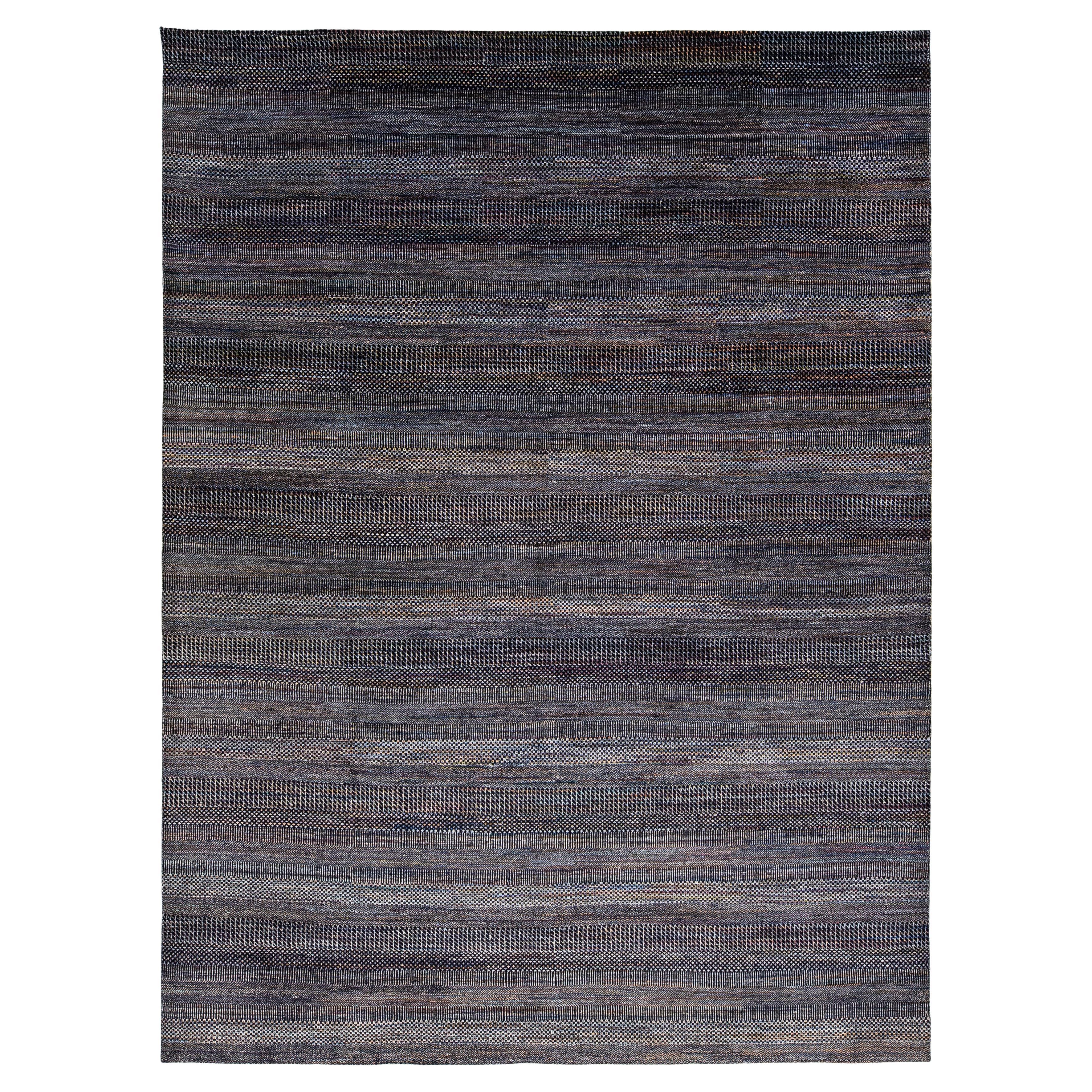 Alfombra moderna de lana gris con motivos geométricos hecha a mano al estilo Savannah
