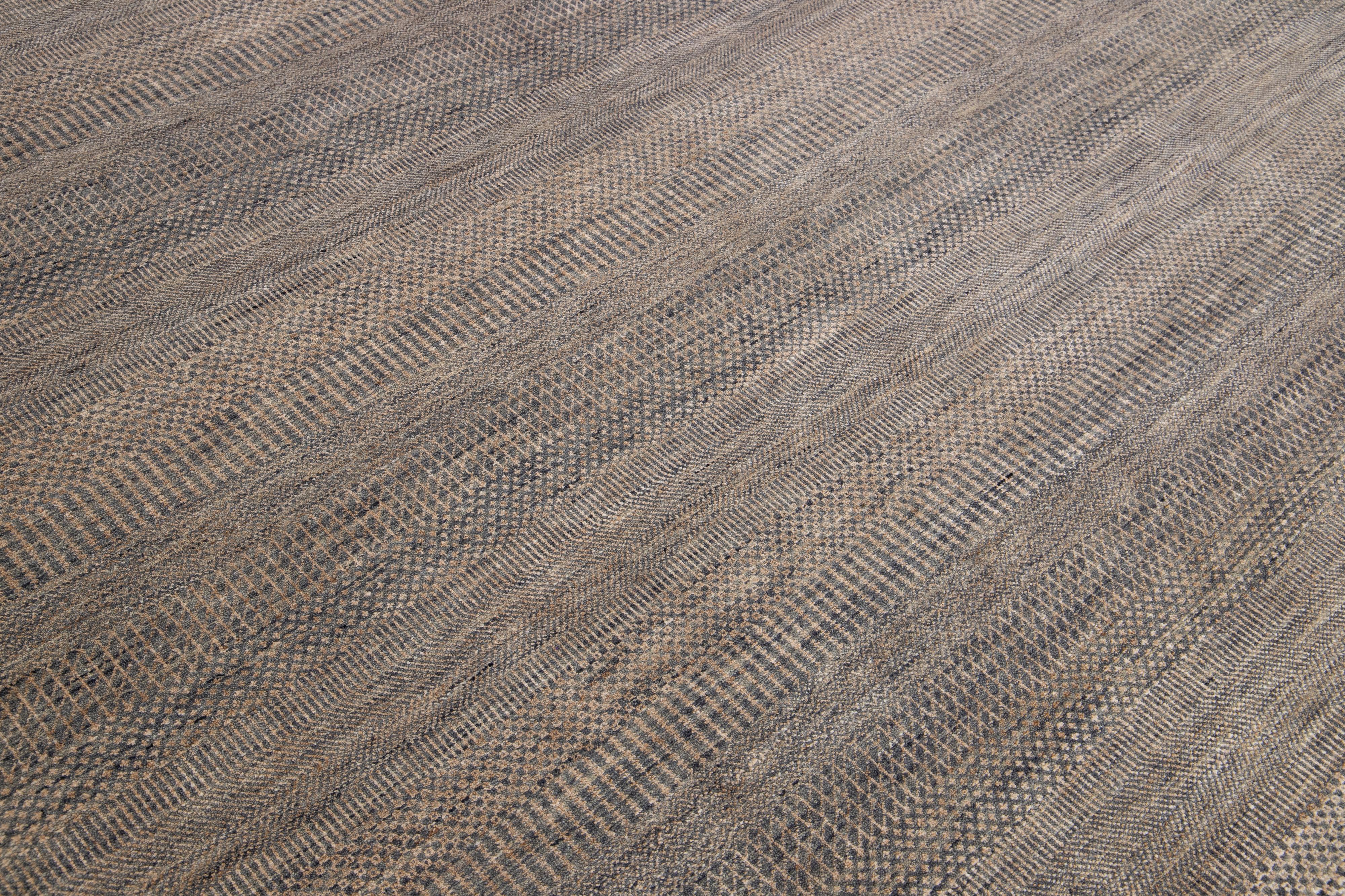 Modern Savannah Wollteppich Handgefertigt in Brown Mit Geometrischem Muster im Angebot 2