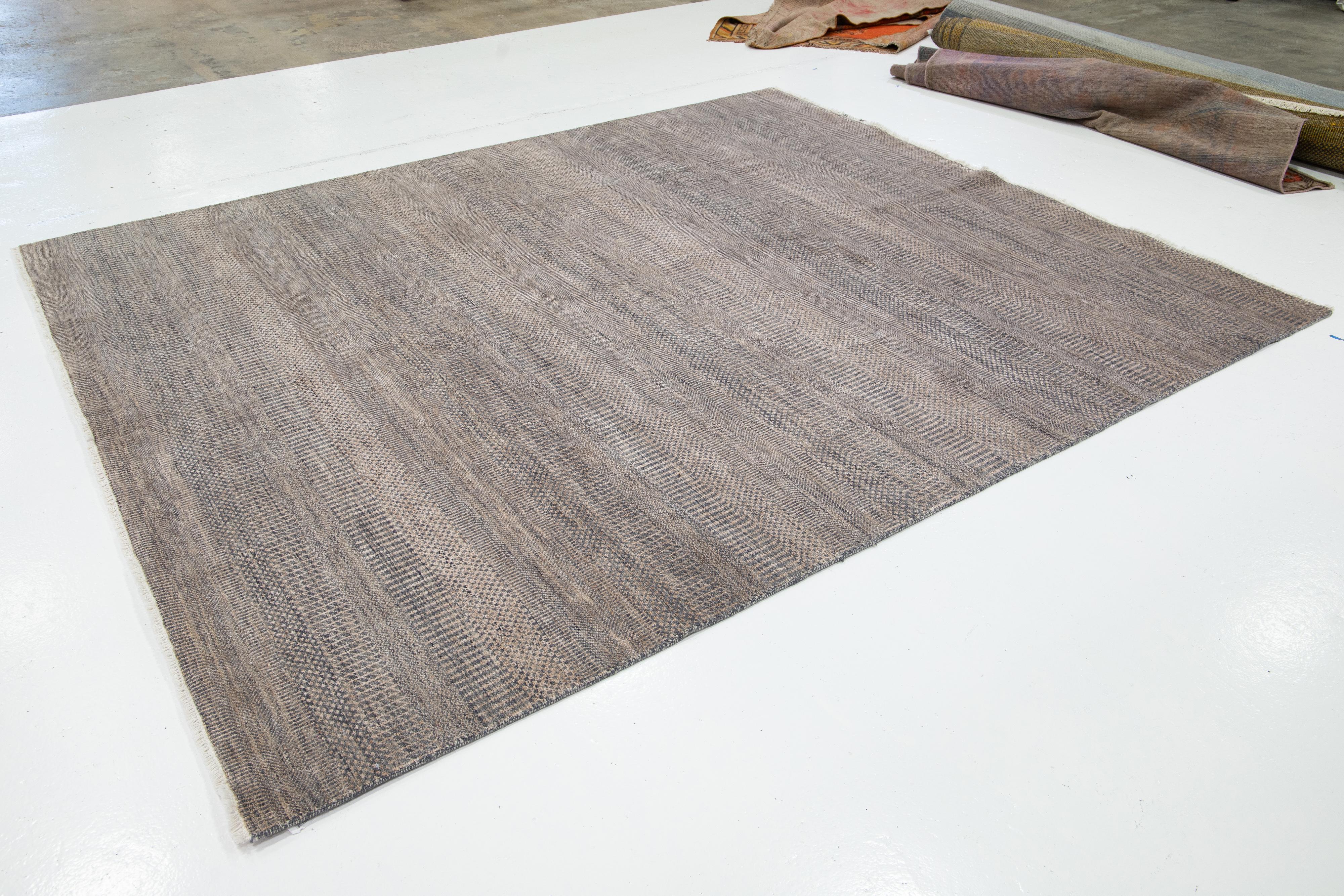 Modern Savannah Wollteppich Handgefertigt in Brown Mit Geometrischem Muster (Moderne) im Angebot