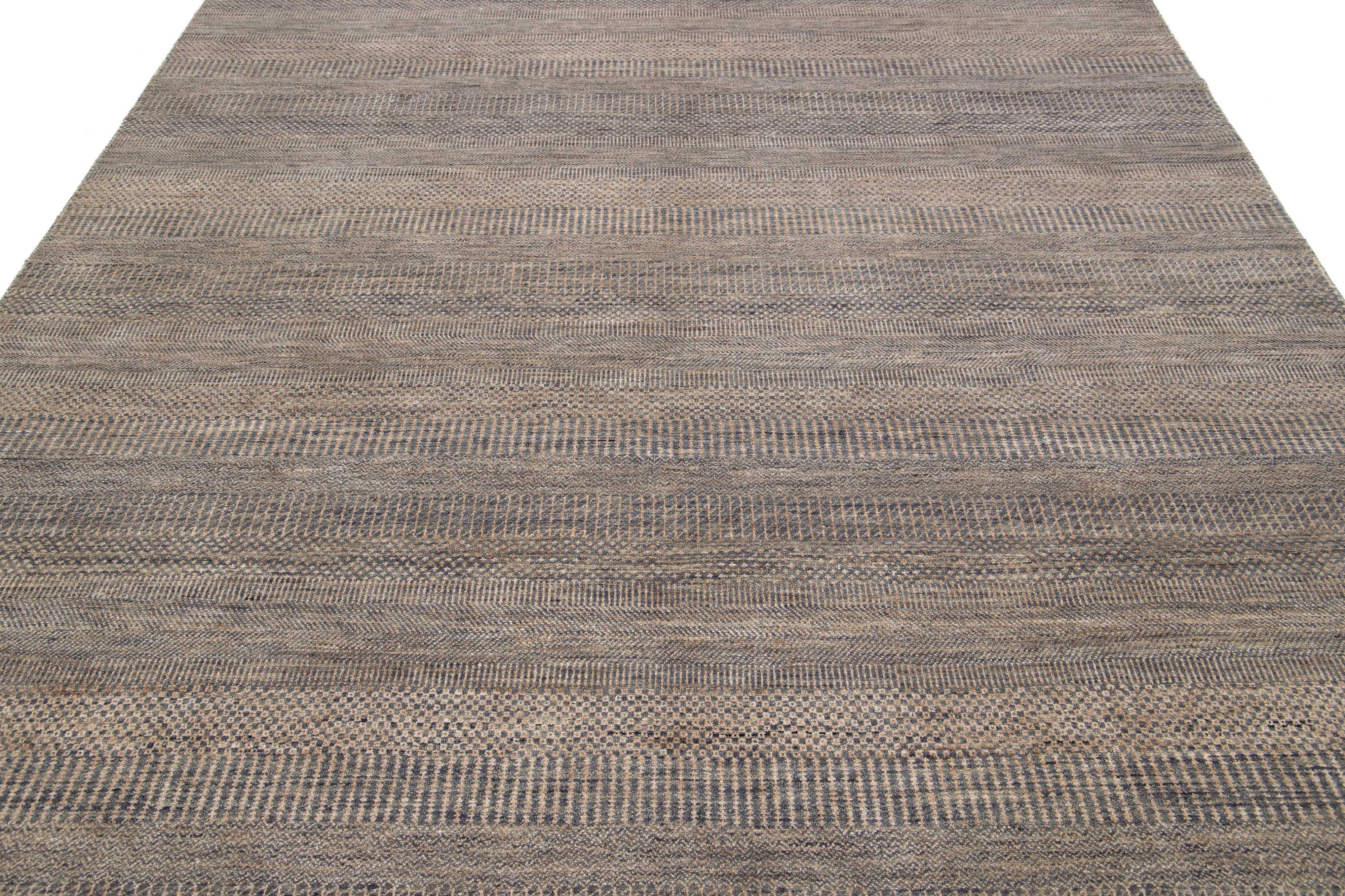 Modern Savannah Wollteppich Handgefertigt in Brown Mit Geometrischem Muster im Angebot 1