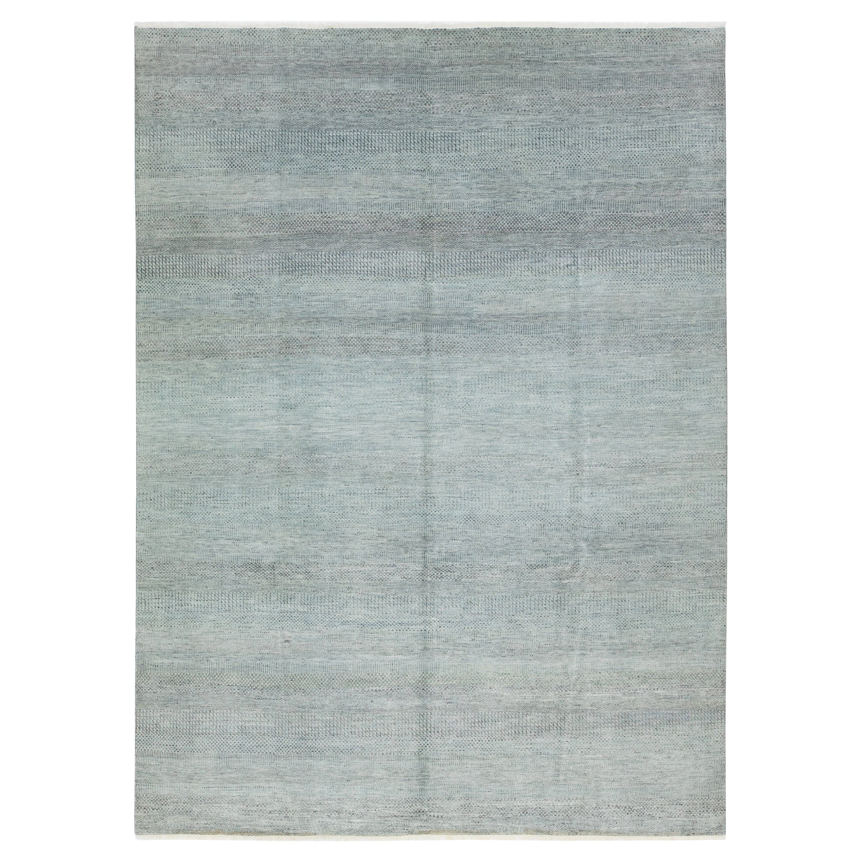 Tapis moderne Savannah fait à la main en vert clair avec motif géométrique