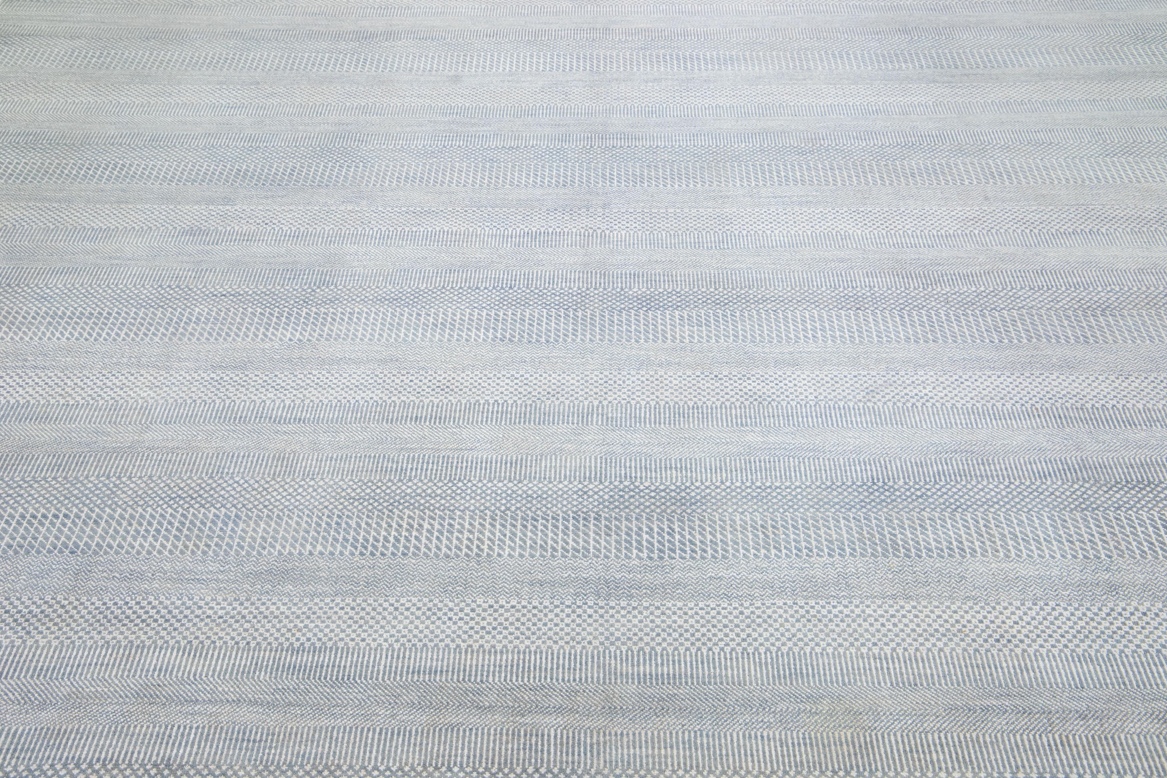 Contemporary Modern Savannah Wool Rug with Light Gray Geometric Design For Sale