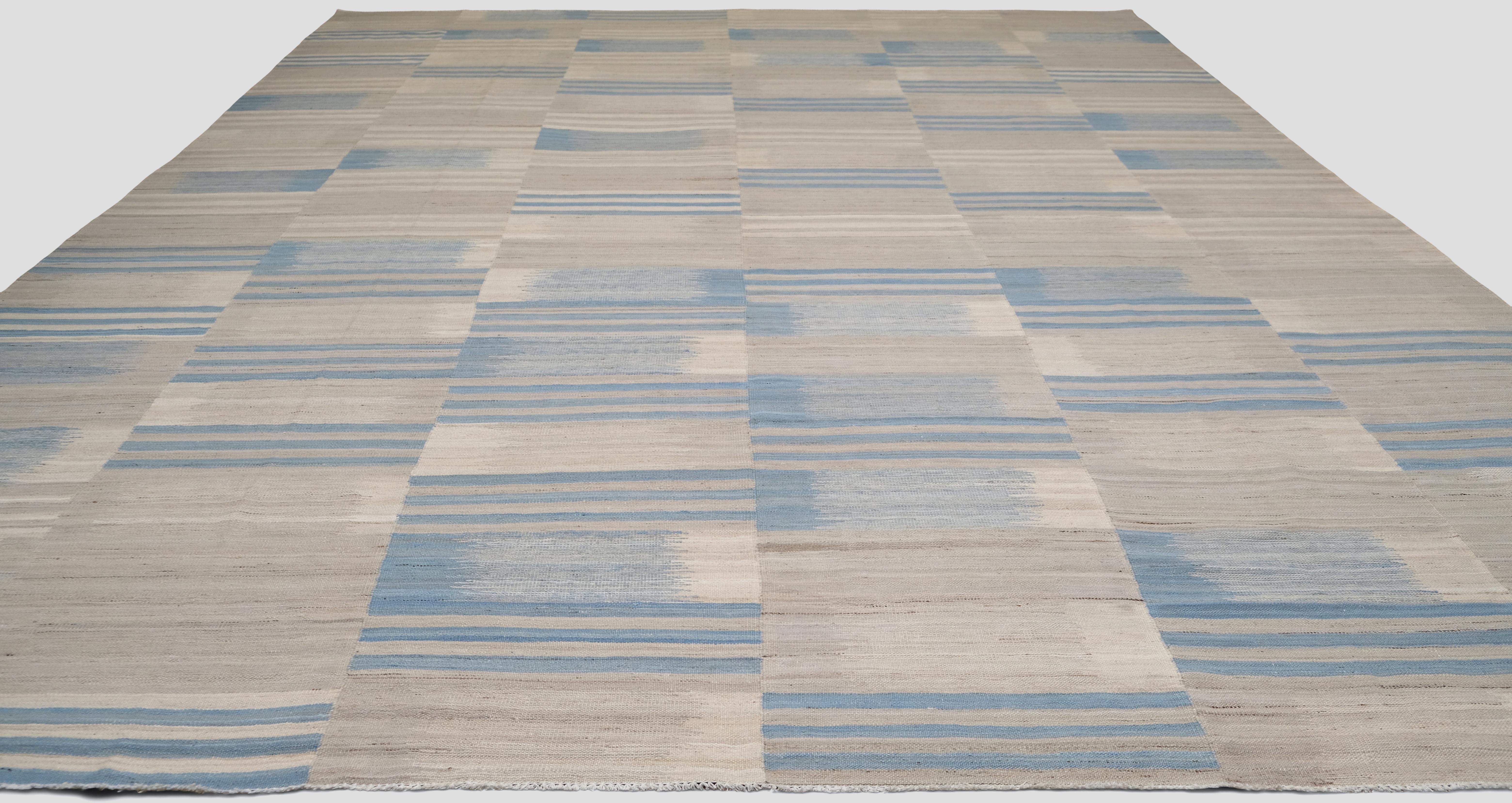 Modernes skandinavisches Blau und Beige  Wollkilim 11'10''x14'5'' (Pakistanisch) im Angebot