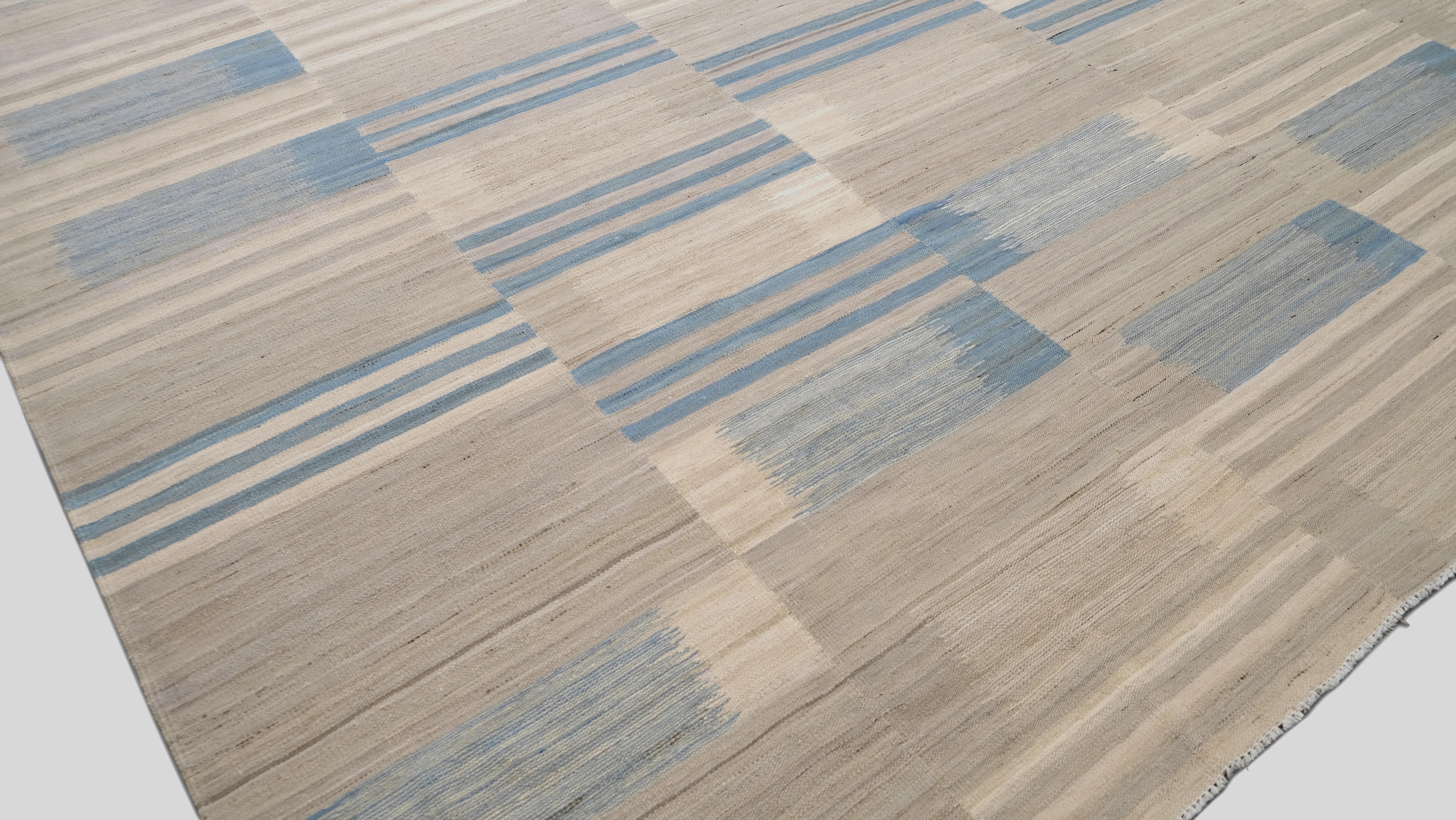 Modernes skandinavisches Blau und Beige  Wollkilim 11'10''x14'5'' im Zustand „Neu“ im Angebot in Torrance, CA