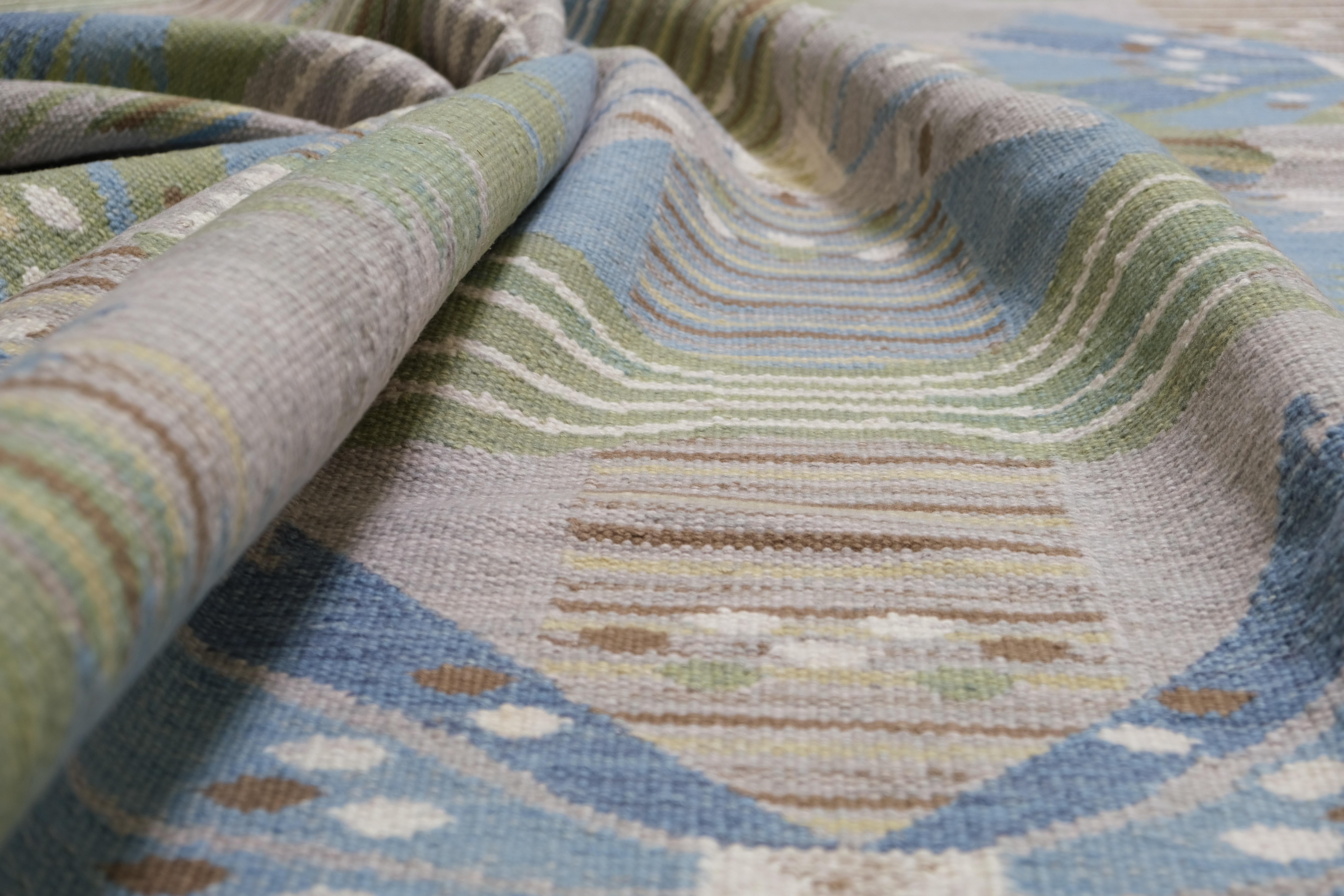 Modern Scandinavian Blau und Grün Geometrisch Gemusterter Wollteppich 15'x20'3'' im Angebot 1