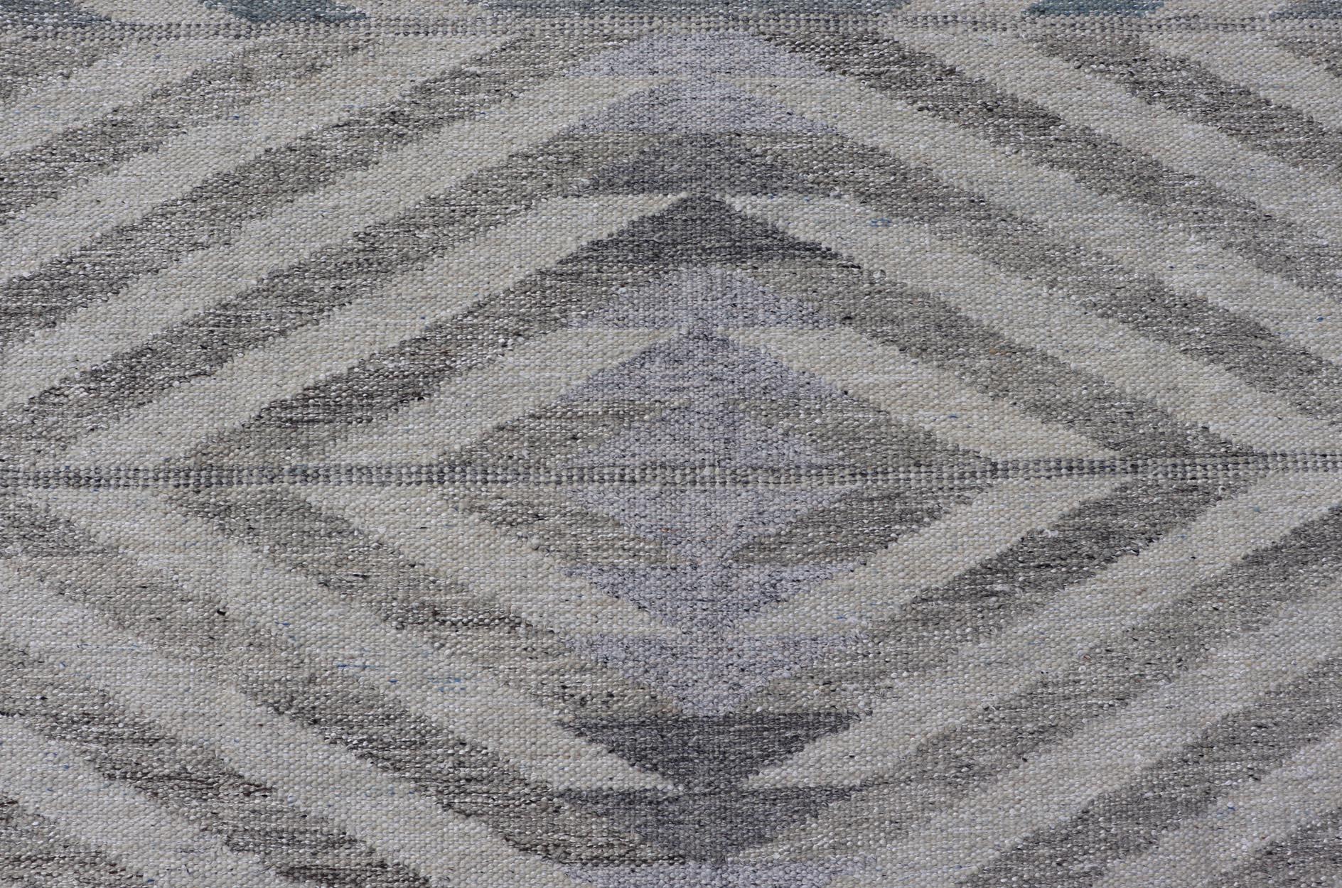 Contemporary Modern Scandinavian Flat-Weave Reversible Rug With Large Diamond Design  For Sale