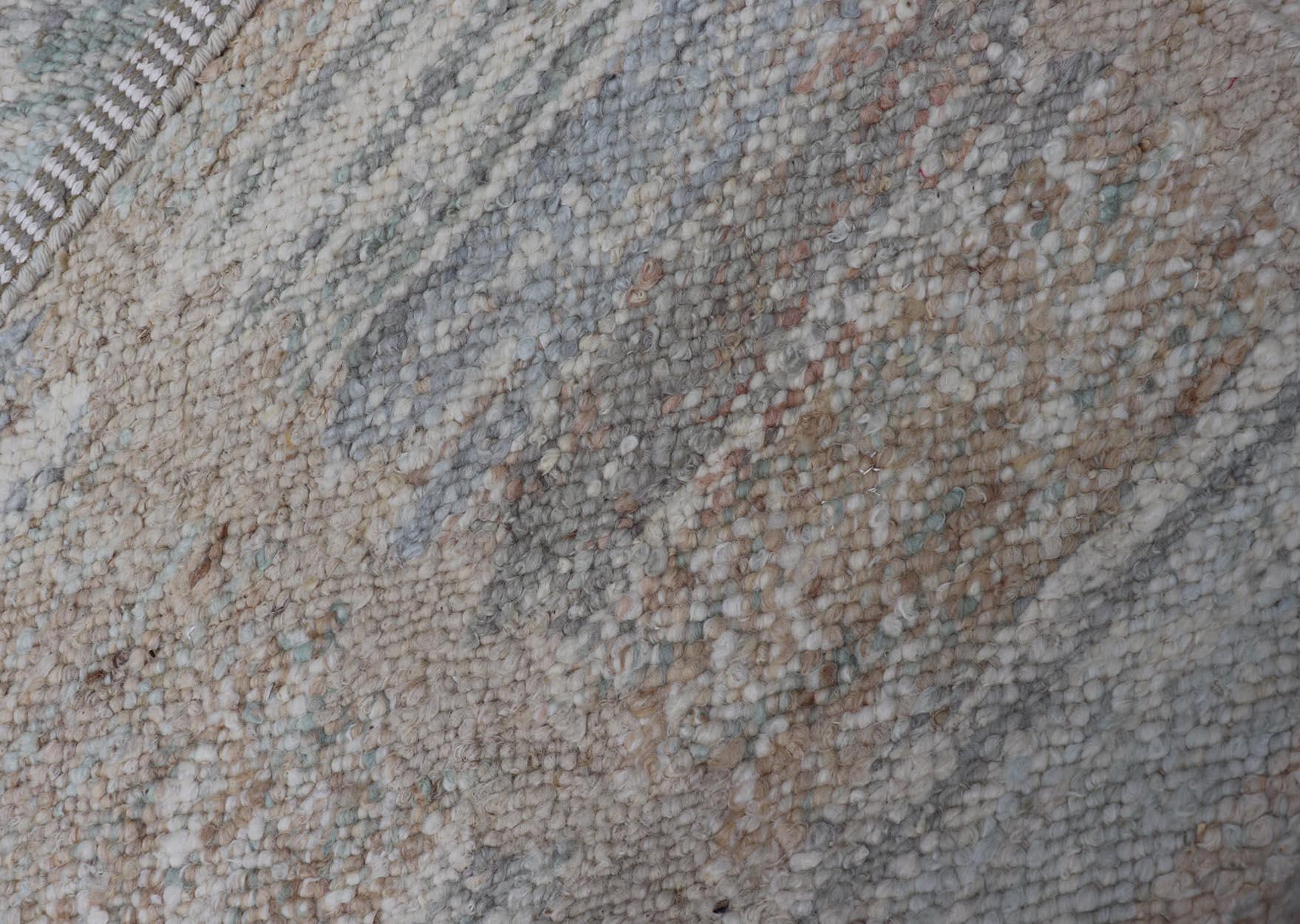 Moderner skandinavischer Flachgewebe-Teppich der Moderne mit modernem Design in natürlichen Farben  (21. Jahrhundert und zeitgenössisch) im Angebot