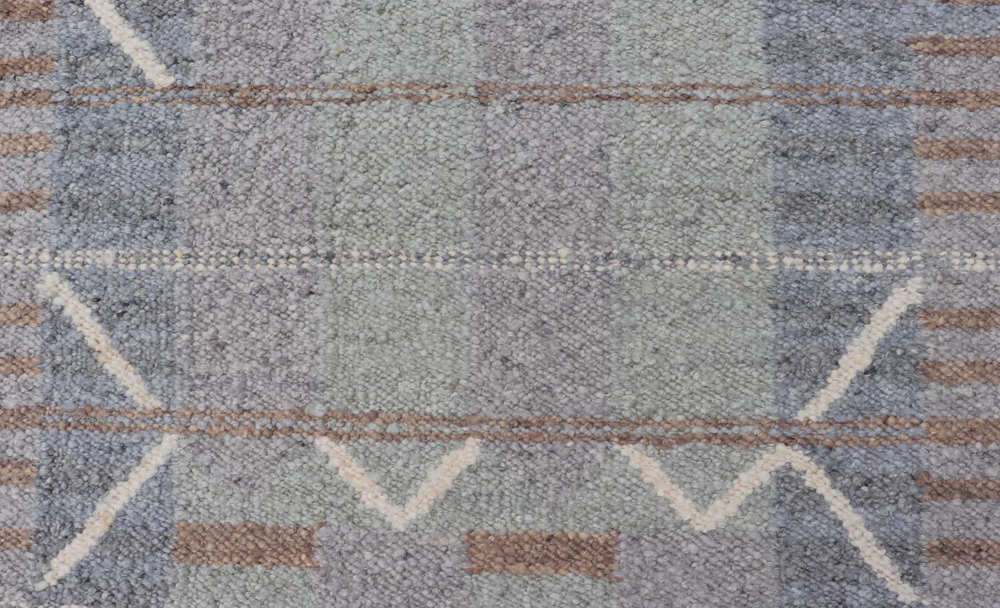 Moderner skandinavischer Flachgewebe-Teppich in Cool Grays und Blassgrün 4'0 x 6'5 (Indisch) im Angebot