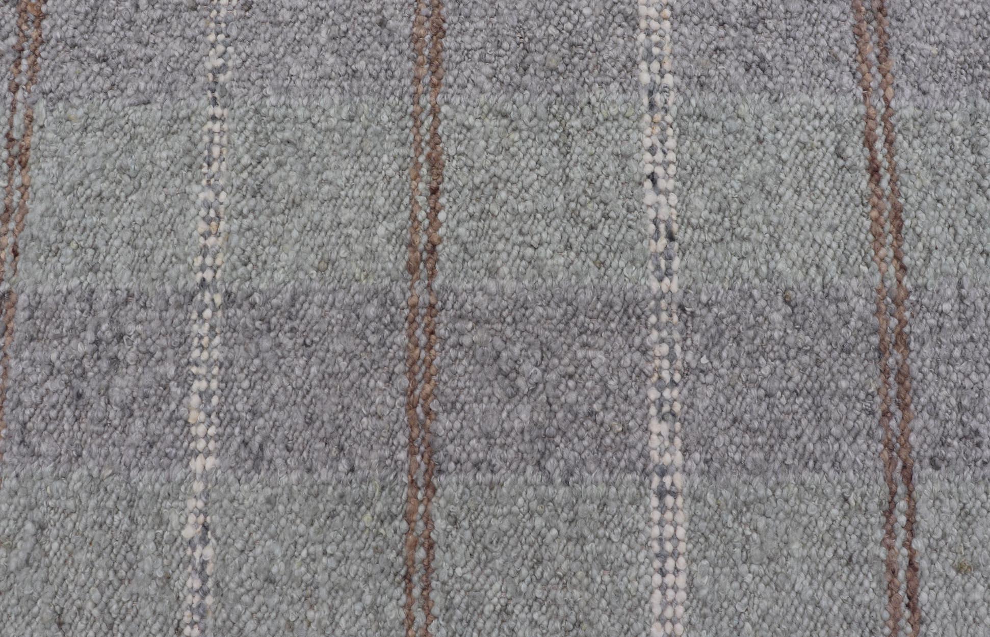Moderner skandinavischer Flachgewebe-Teppich in Cool Grays und Blassgrün 4'0 x 6'5 (Handgewebt) im Angebot