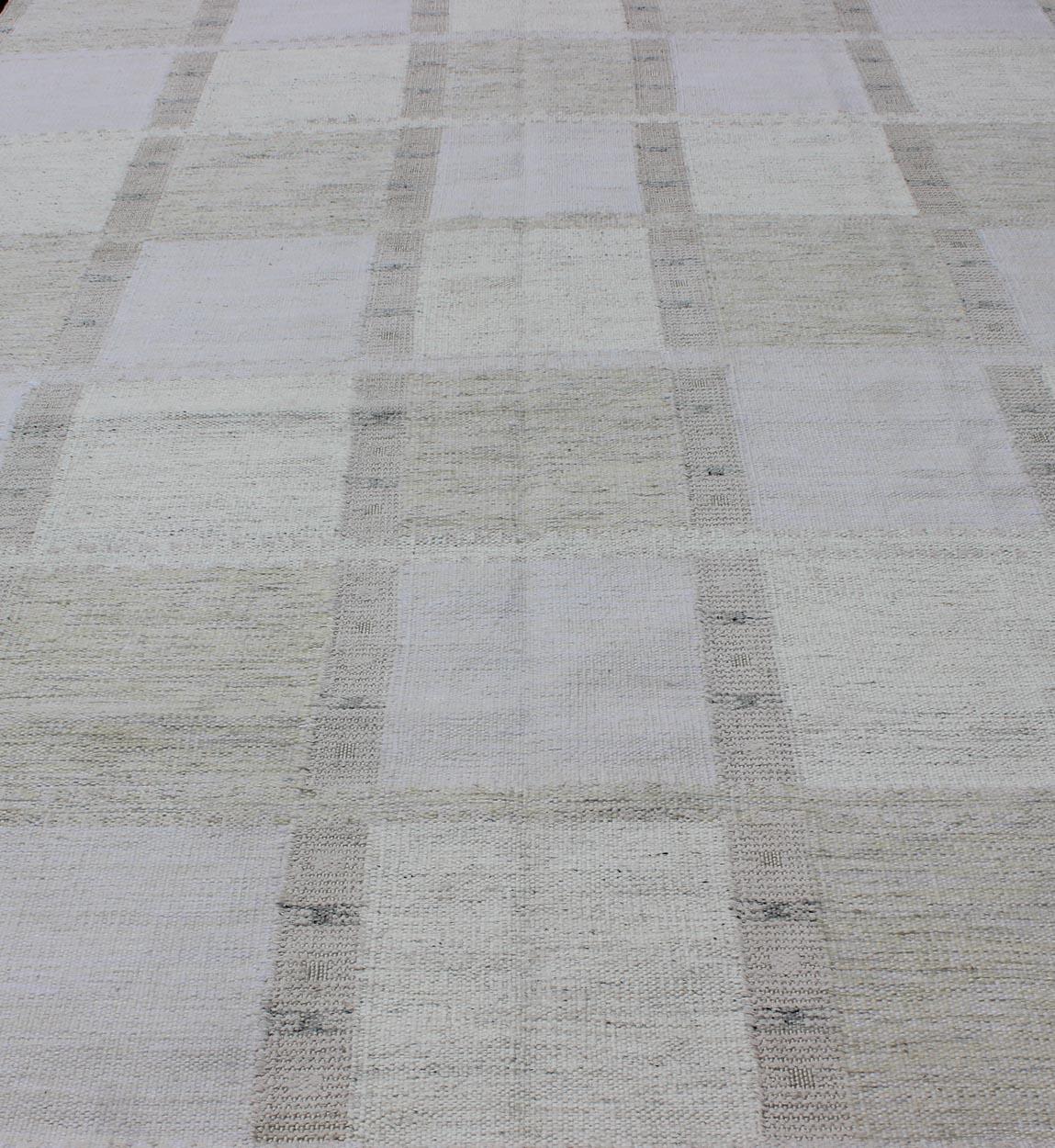 Alfombra escandinava moderna de tejido plano con diseño de damero en tonos grises en venta 3