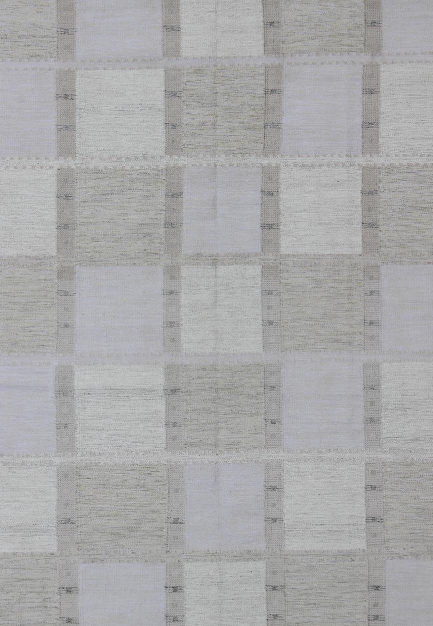 Alfombra escandinava moderna de tejido plano con diseño de damero en tonos grises Escandinavo moderno en venta
