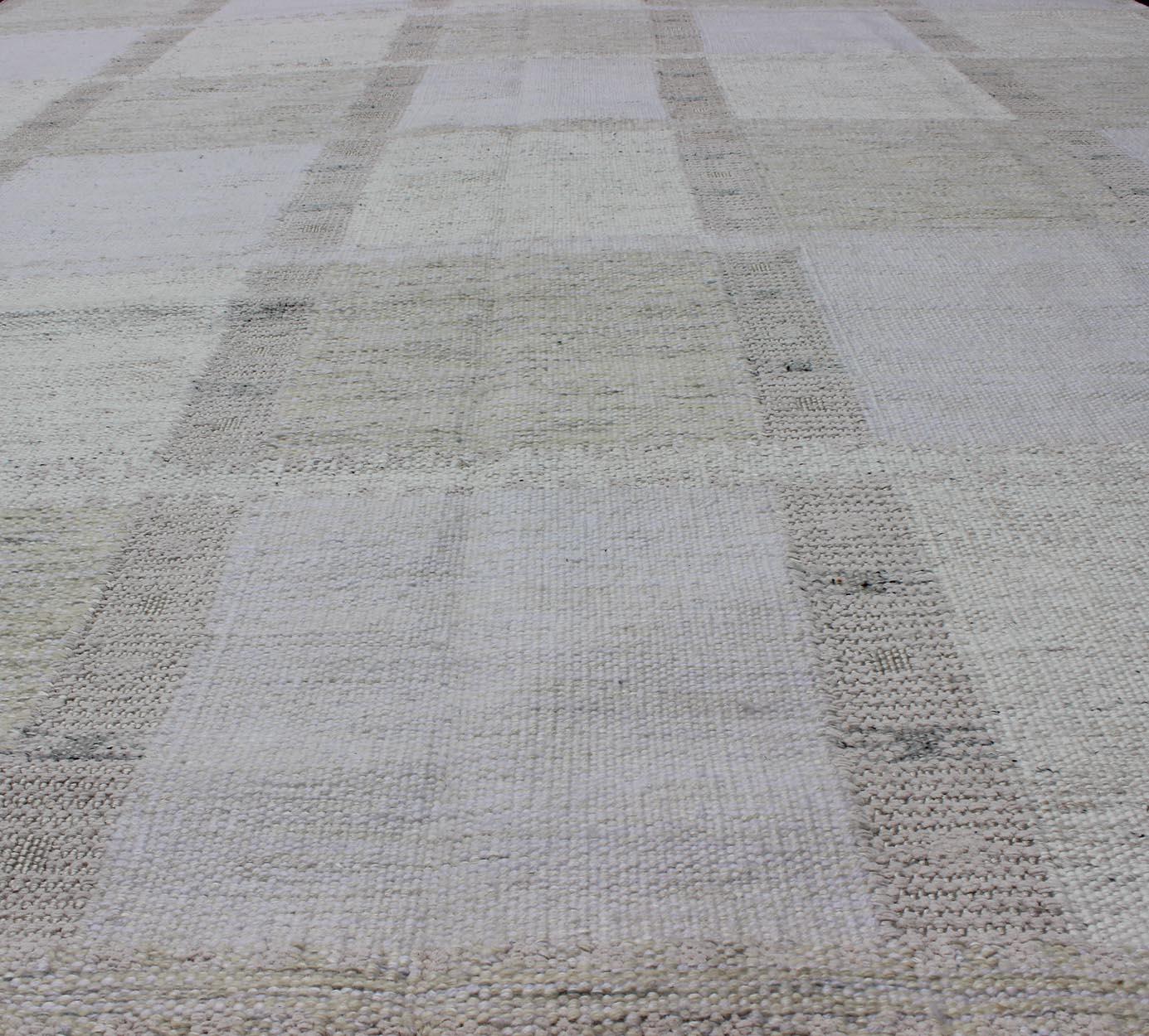Alfombra escandinava moderna de tejido plano con diseño de damero en tonos grises en Excelente estado para la venta en Atlanta, GA