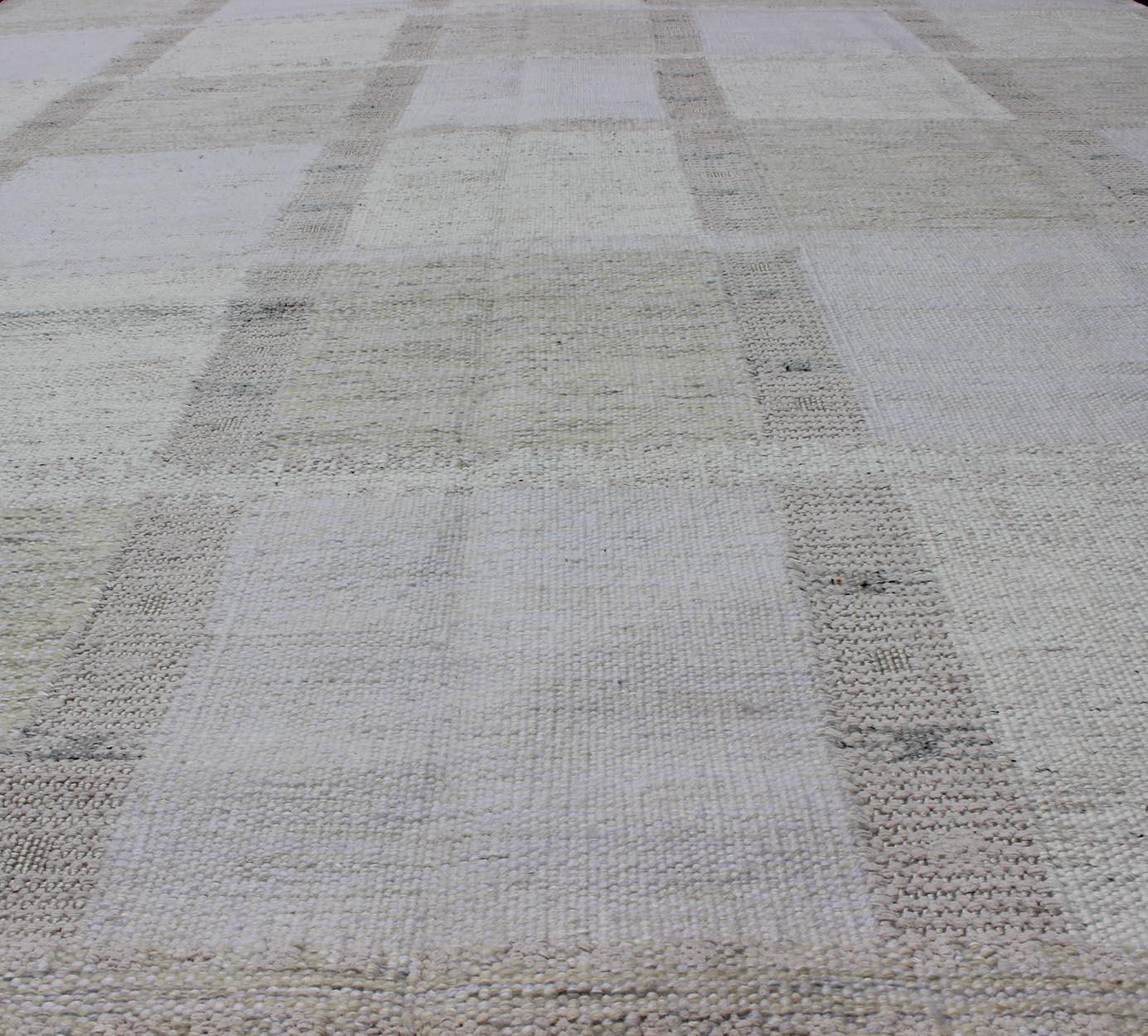 Modern Scandinavian Flat-Weave Rug Design with Checkerboard Design in Gray Tones In Excellent Condition For Sale In Atlanta, GA